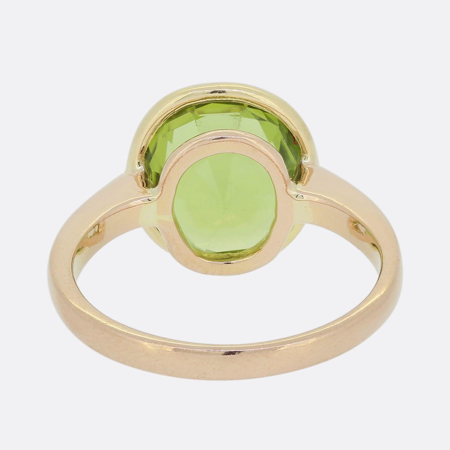 Vintage Peridot Solitaire Ring In Good Condition For Sale In London, GB