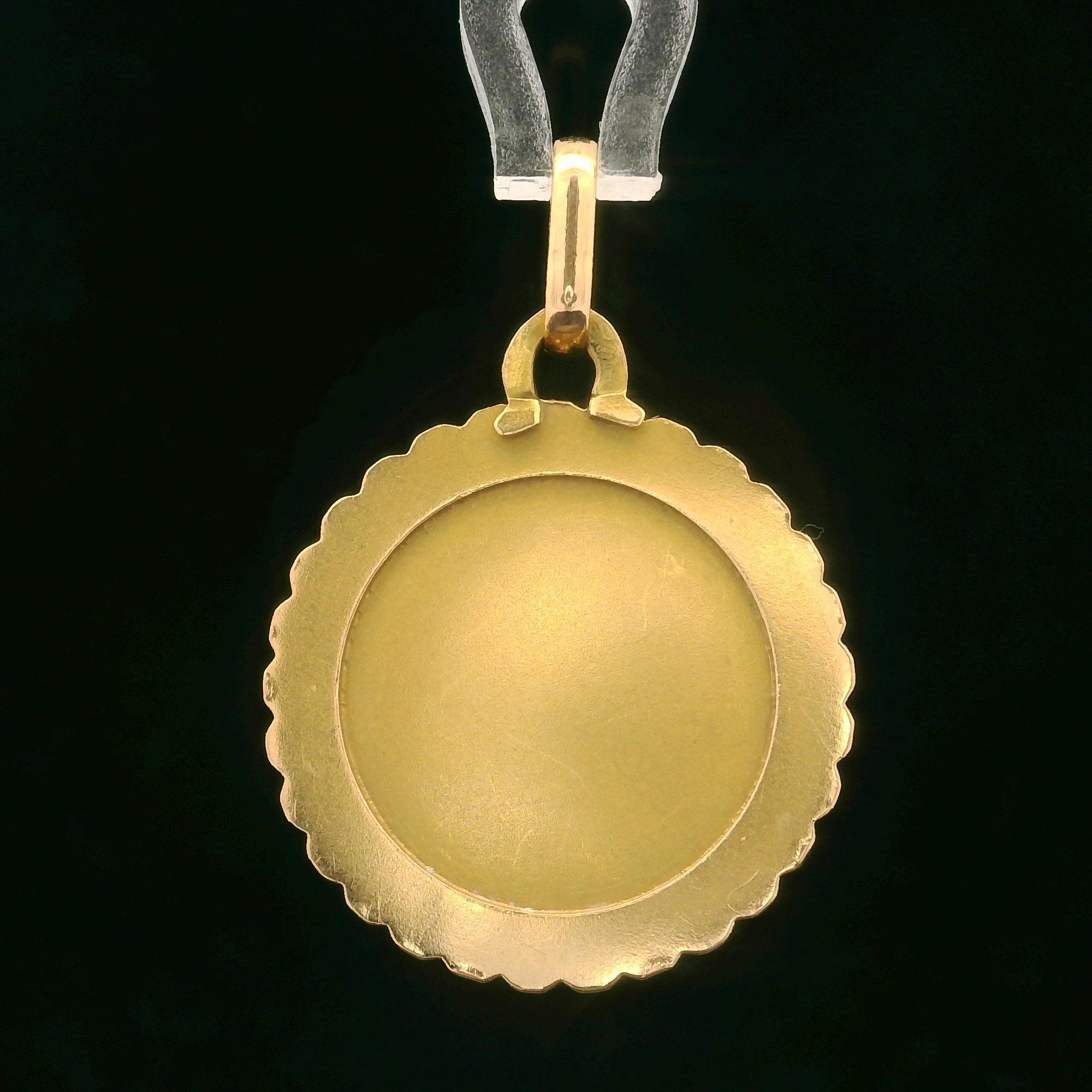 Vintage Perroud French 18k Yellow Gold Capricorn Zodiac Medallion Charm Pendant In Excellent Condition In Montclair, NJ
