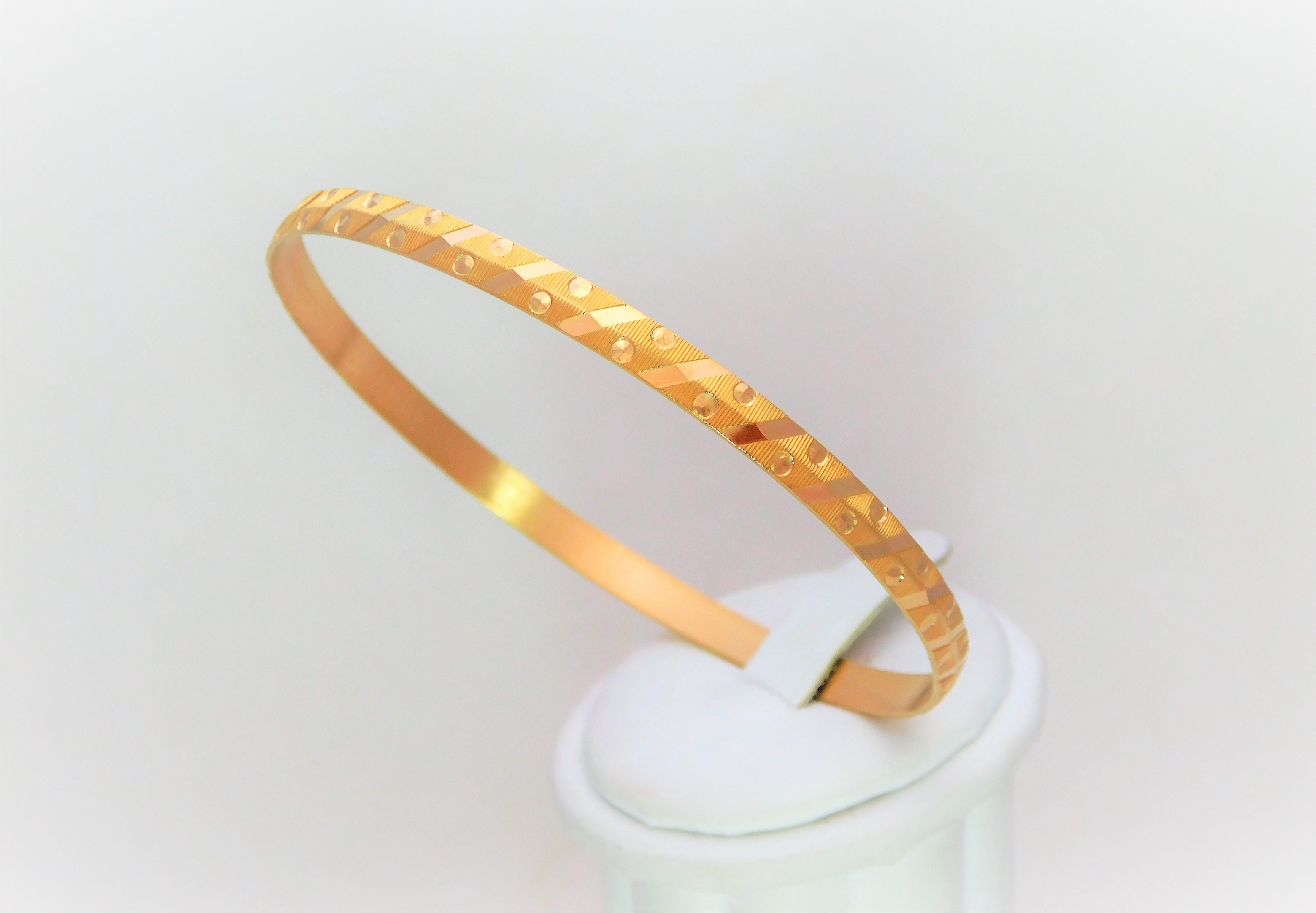 Retro Vintage Persian 21 Karat Gold Bangle Bracelet For Sale