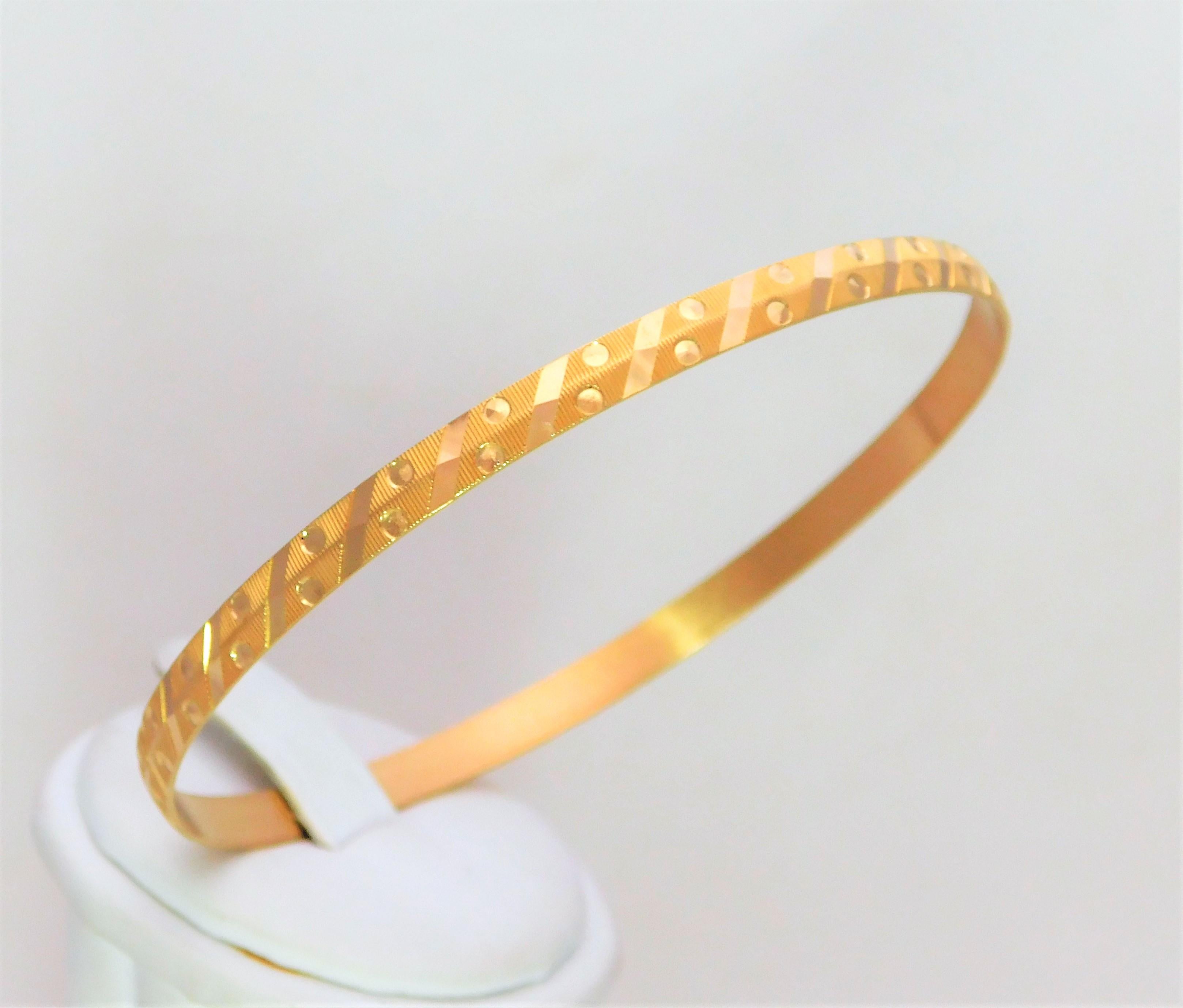 Vintage Persian 21 Karat Gold Bangle Bracelet In Good Condition For Sale In Metairie, LA