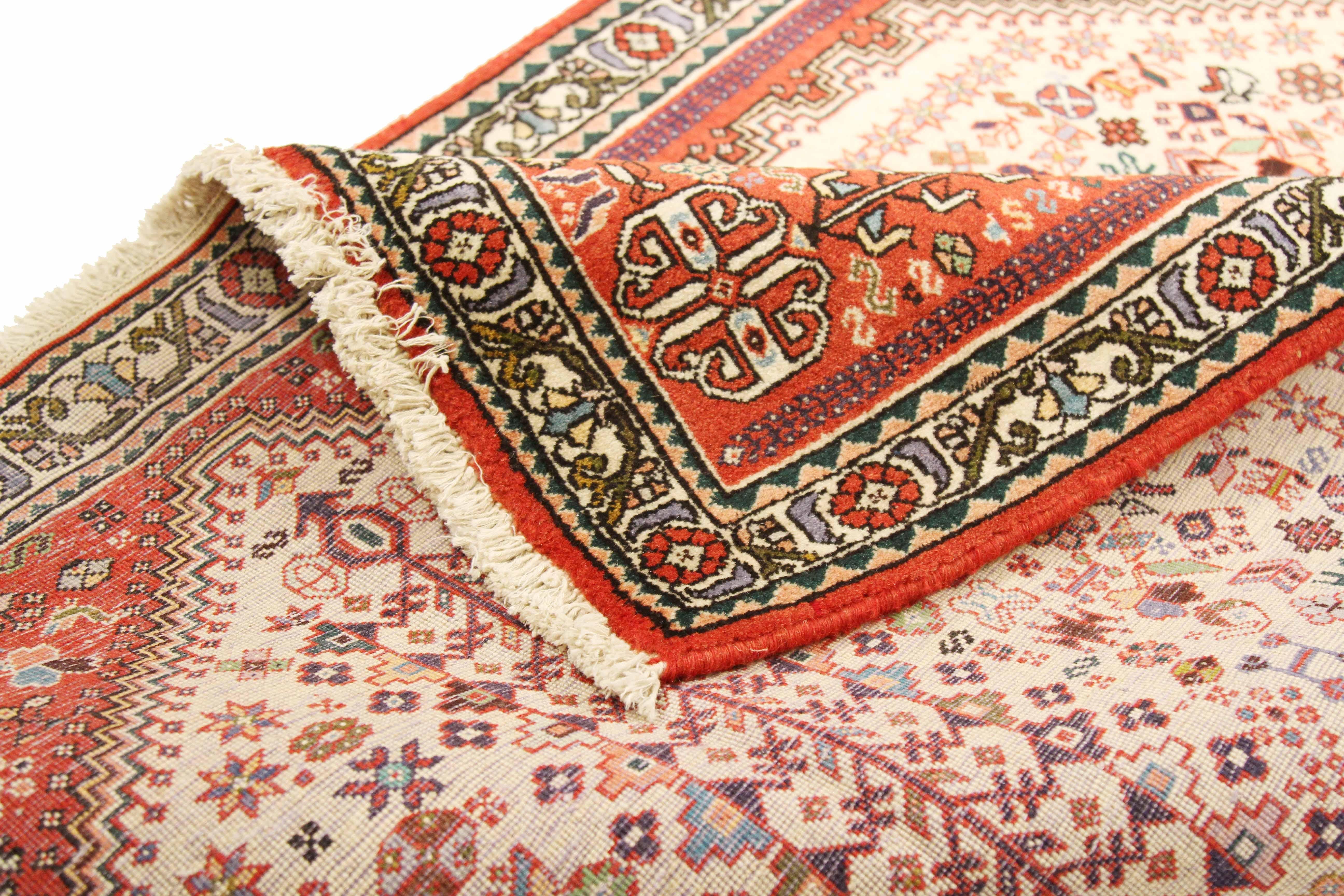 Altro Tappeto persiano vintage Abadeh con medaglione a diamante avorio su campo centrale rosso in vendita