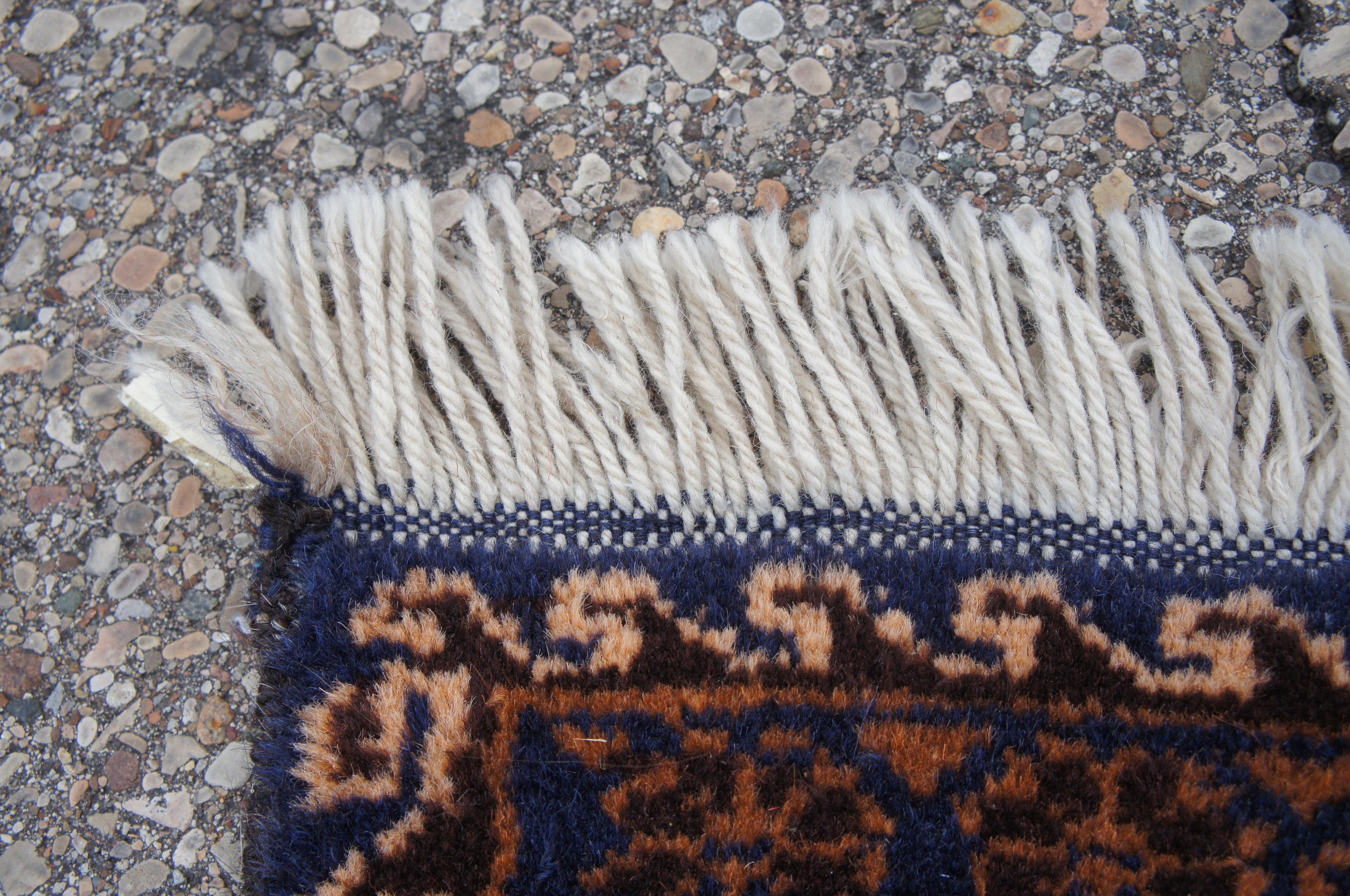 Tapis de course persan afghan Baluch noué à la main en vente 1