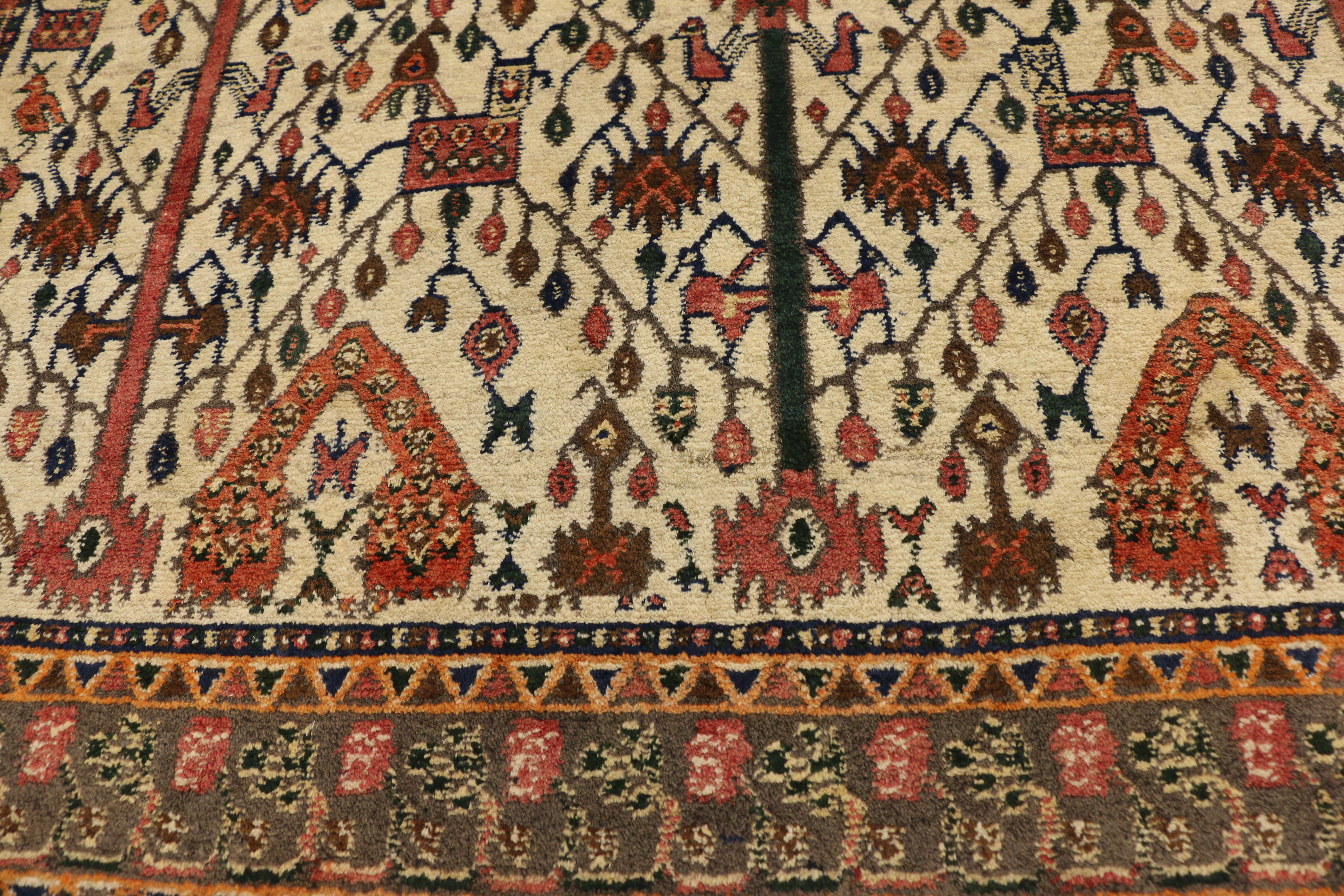 Noué à la main Tapis persan vintage d'appoint Afshar avec arbre de vie et style tribal nomade en vente