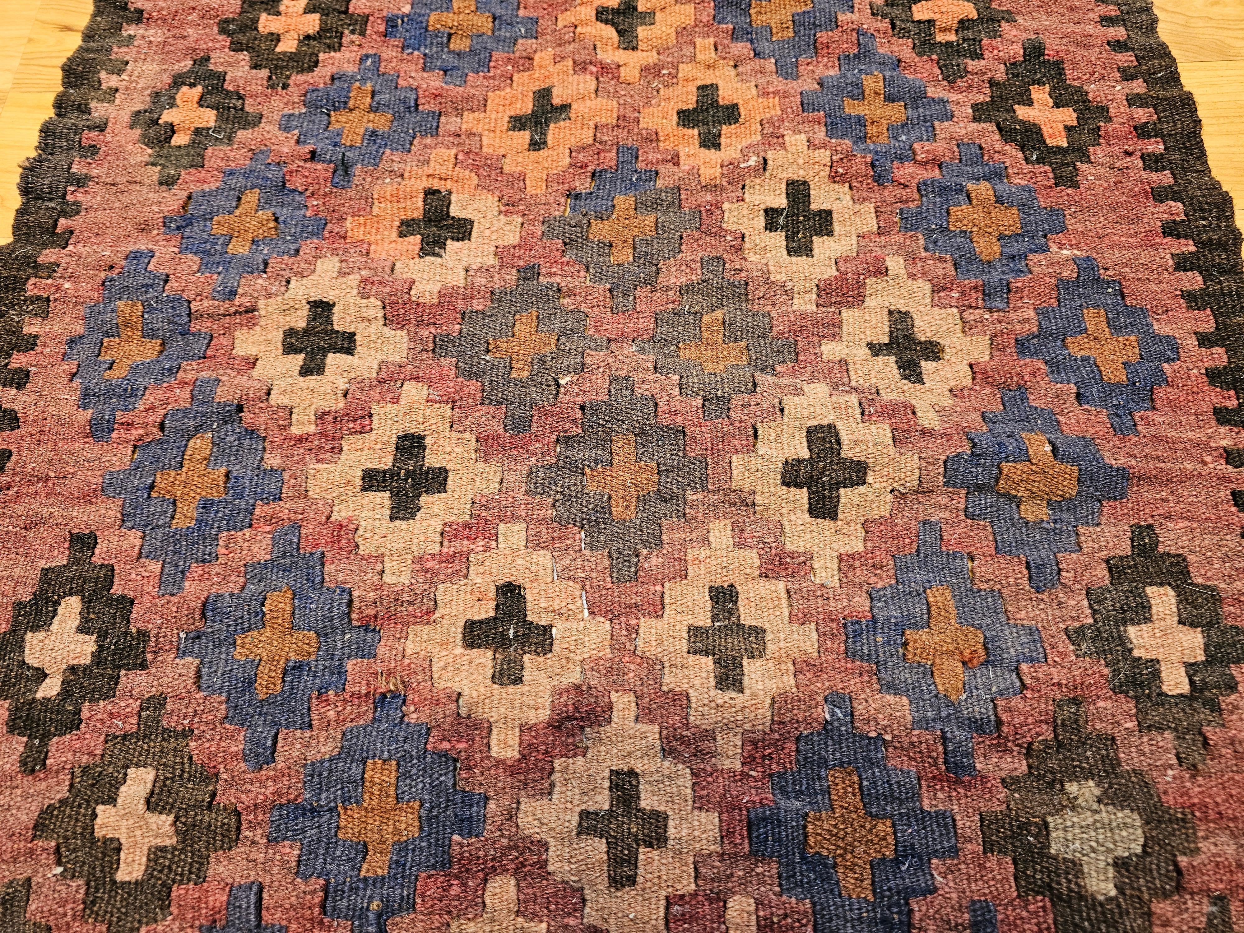 Vintage Persian Afshar Tribal Bagface in Blau, Gelb, Brown, Elfenbein Tribal Wand (Pflanzlich gefärbt) im Angebot