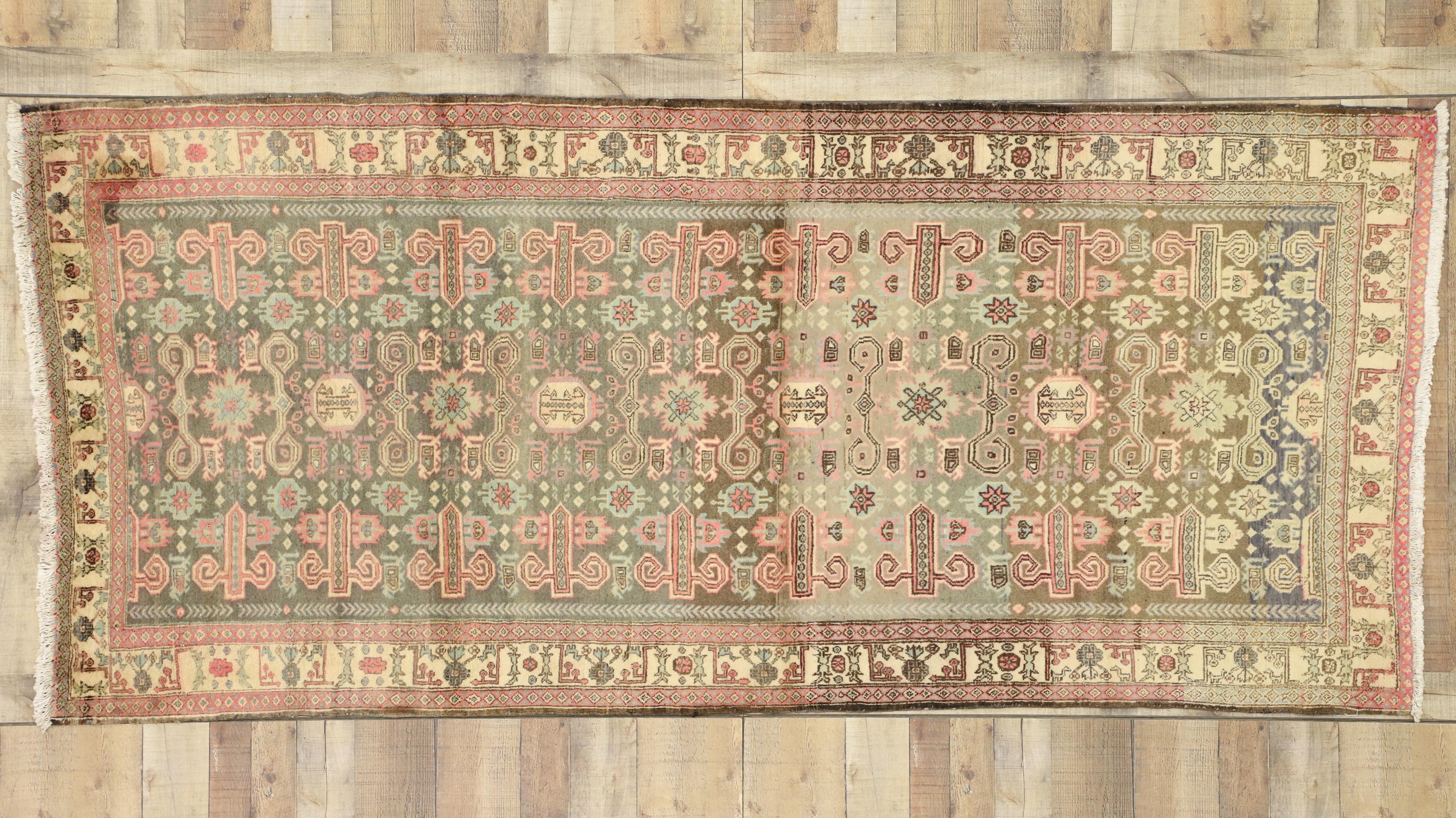 Laine Tapis de couloir vintage persan d'Azerbaïdjan avec chaleur, style Bungalow bohème en vente