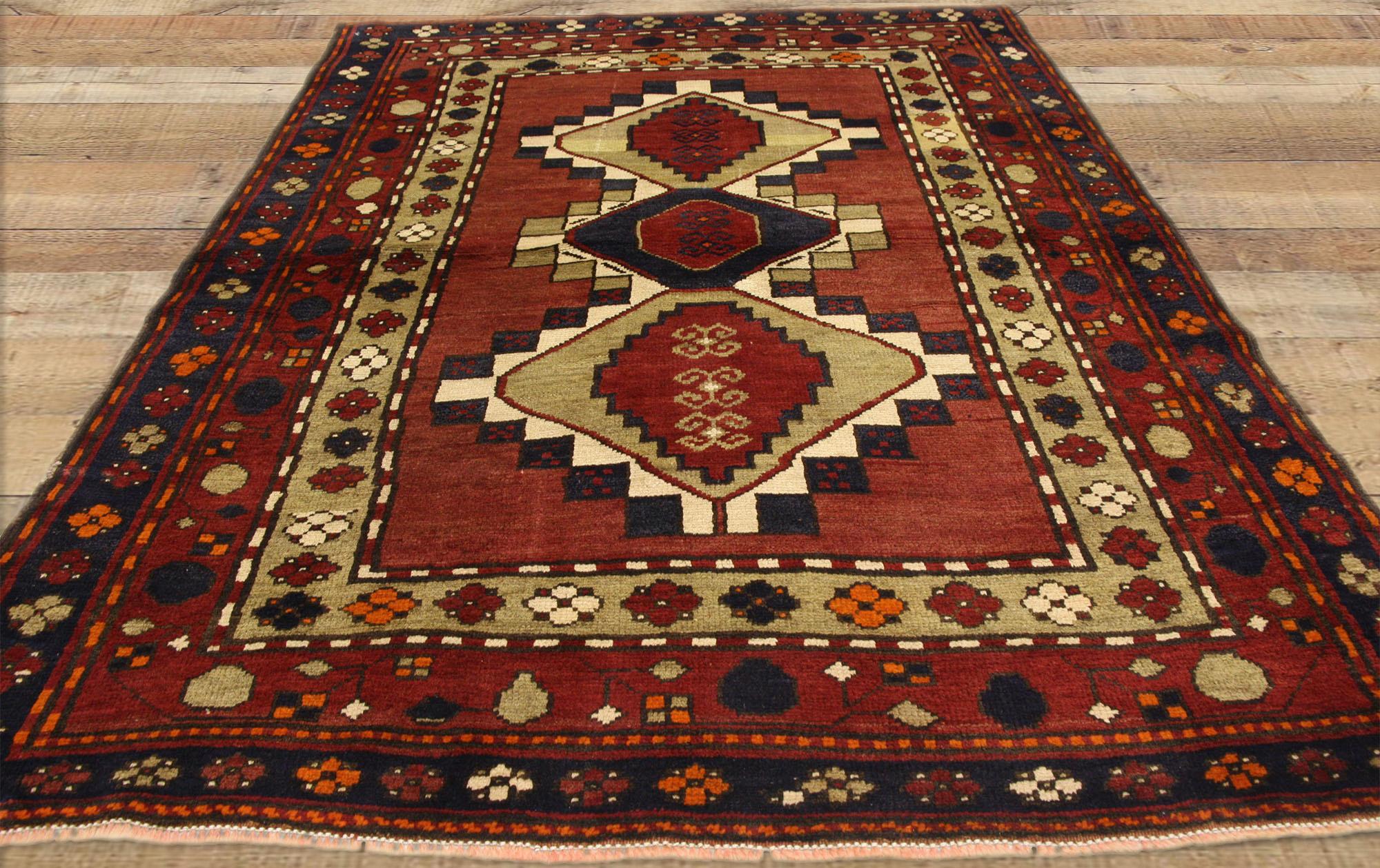 Persischer Aserbaidschan-Teppich aus den 1940er Jahren mit Tribal-Stil (Wolle) im Angebot