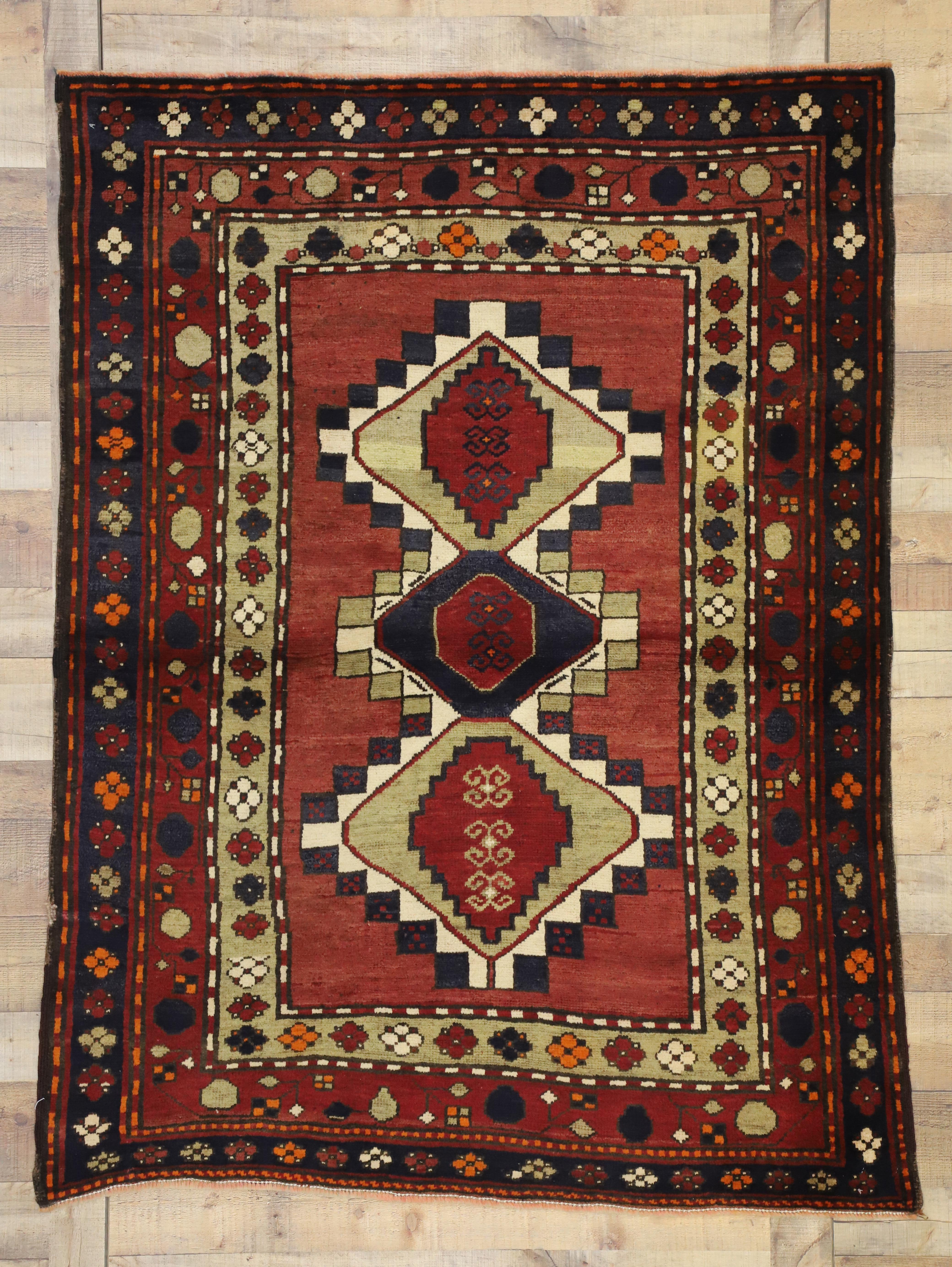 Persischer Aserbaidschan-Teppich aus den 1940er Jahren mit Tribal-Stil im Angebot 1