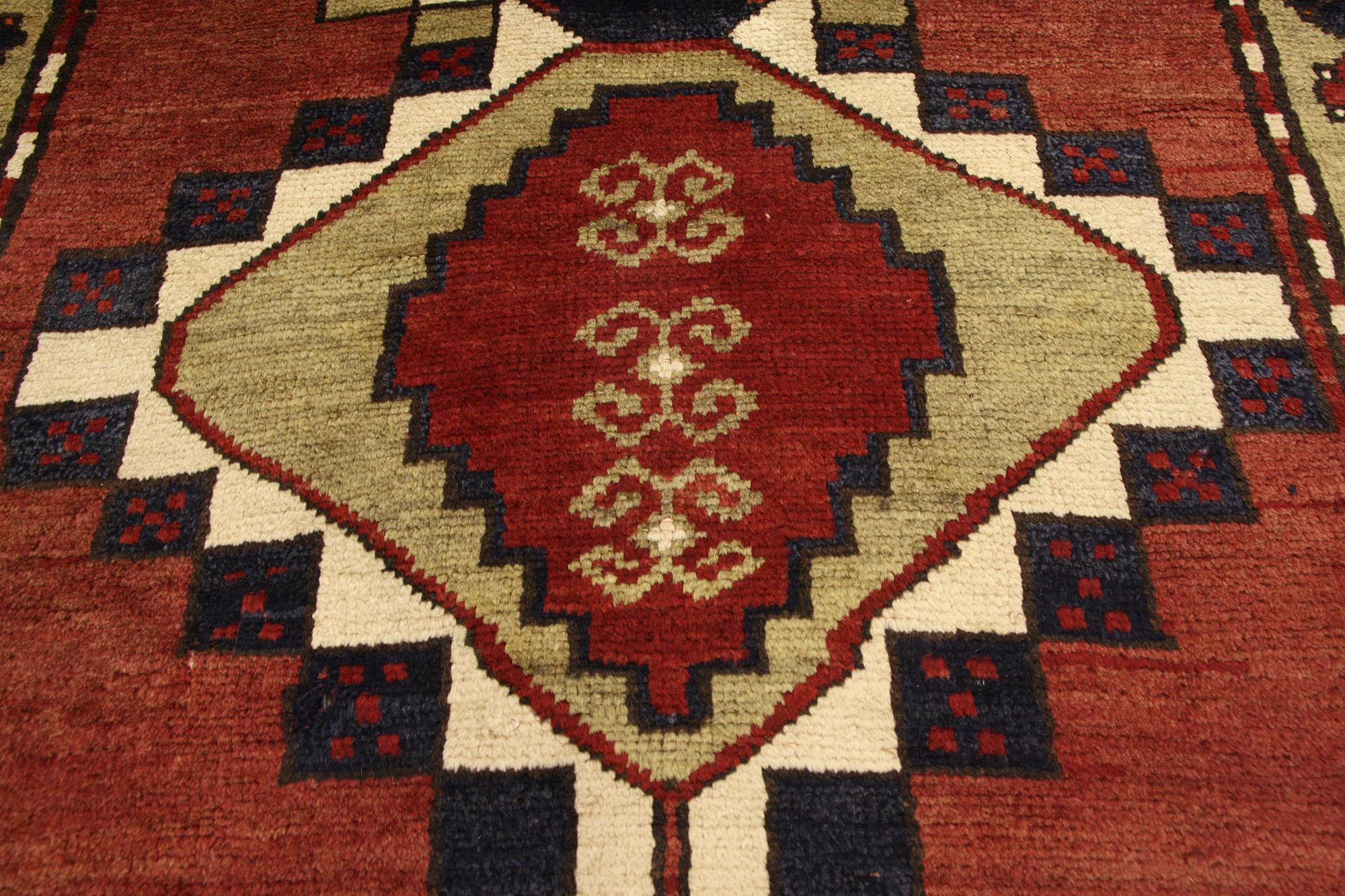 Persischer Aserbaidschan-Teppich aus den 1940er Jahren mit Tribal-Stil (Handgeknüpft) im Angebot