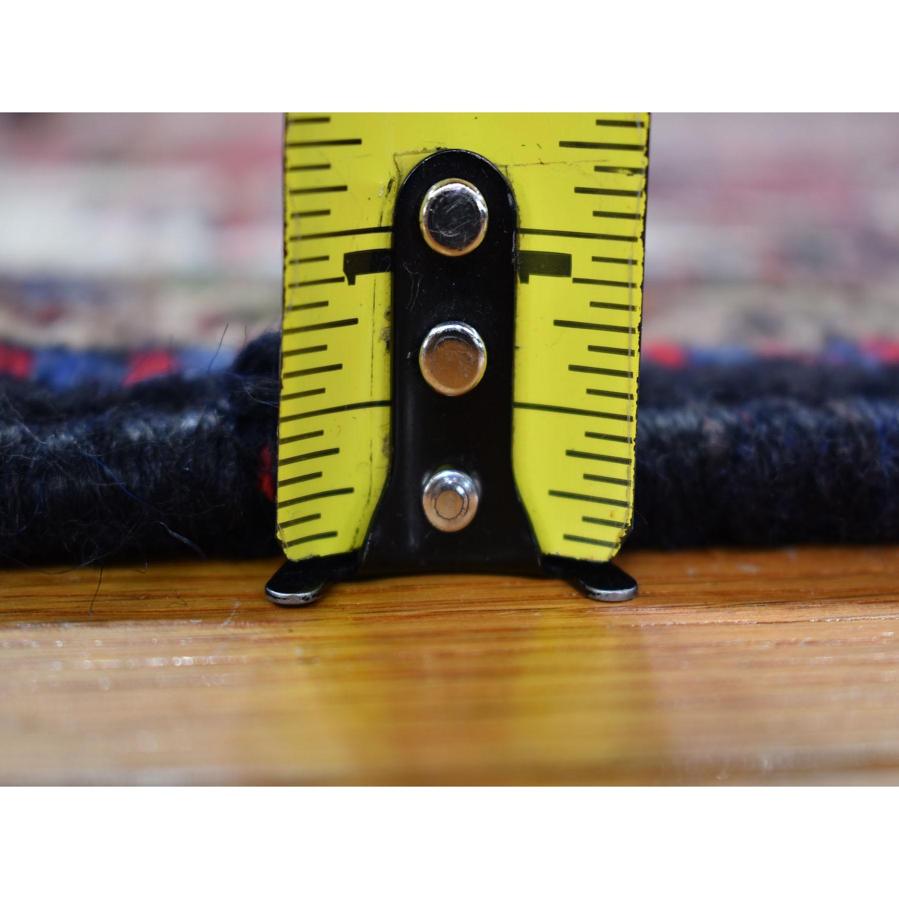 Metà XX secolo Tappeto vintage persiano Bakhtiar con design a triplo medaglione rosso ciliegia in pura lana in vendita