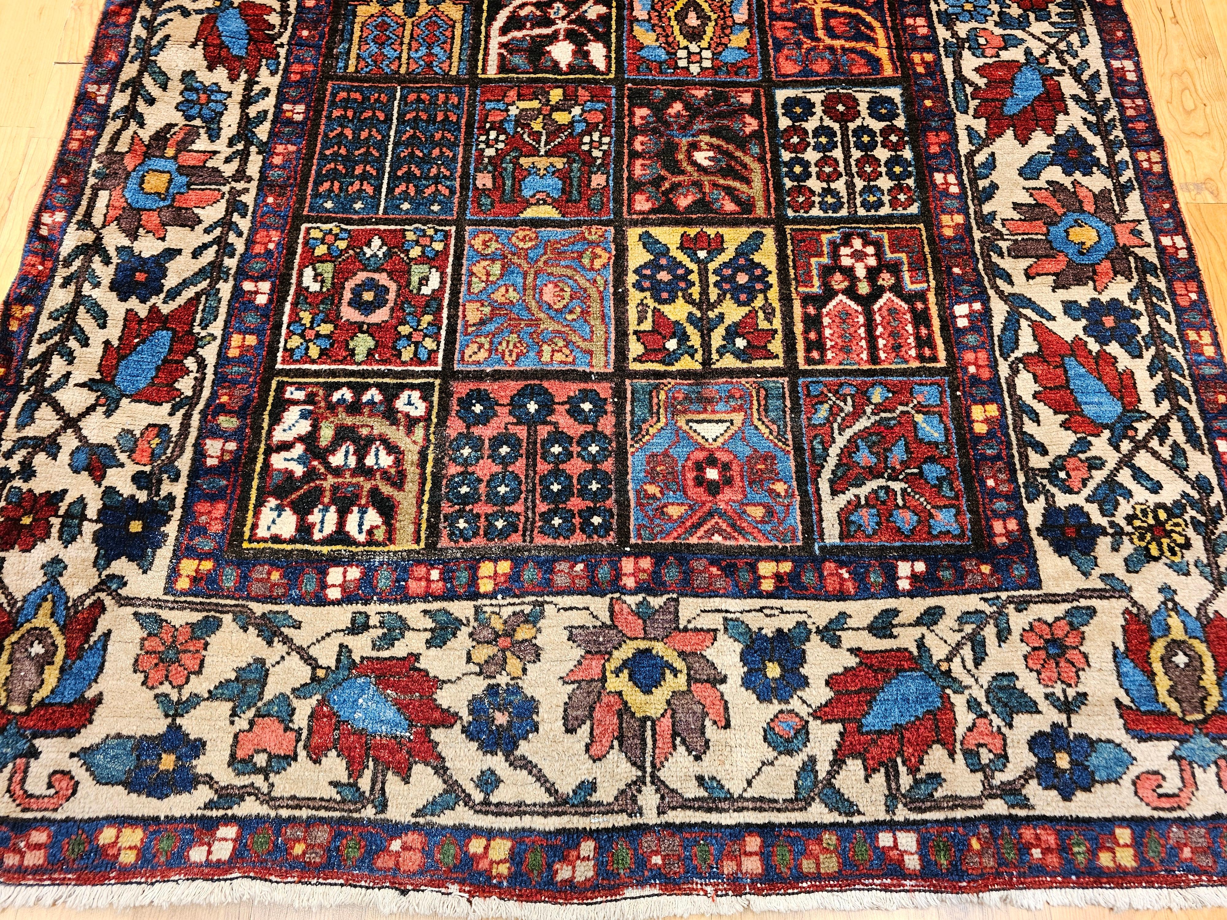 Persischer Bakhtiari-Teppich im Vintage-Stil mit Gartentafel-Design (Mitte des 20. Jahrhunderts) im Angebot