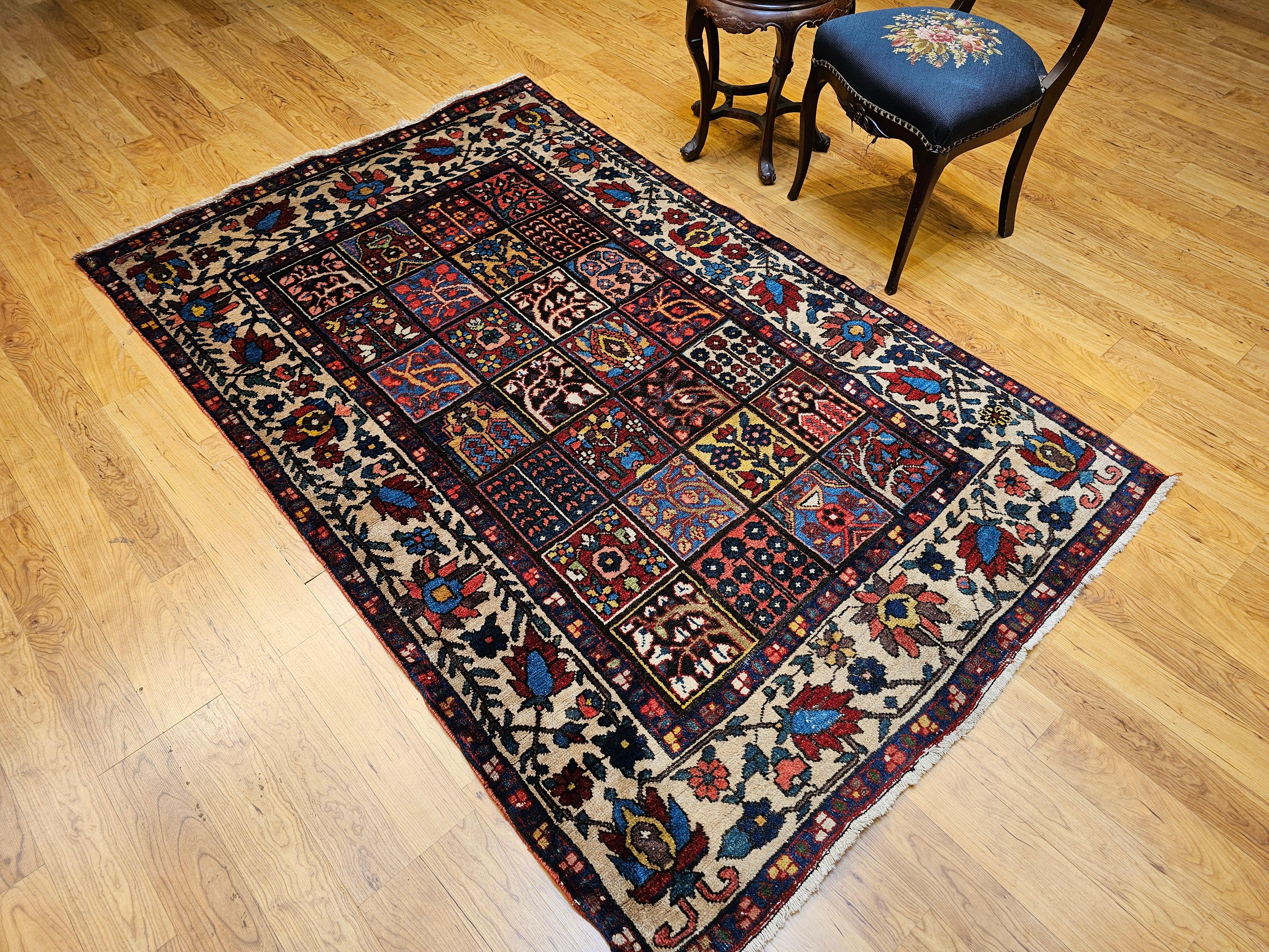 Persischer Bakhtiari-Teppich im Vintage-Stil mit Gartentafel-Design im Angebot 10