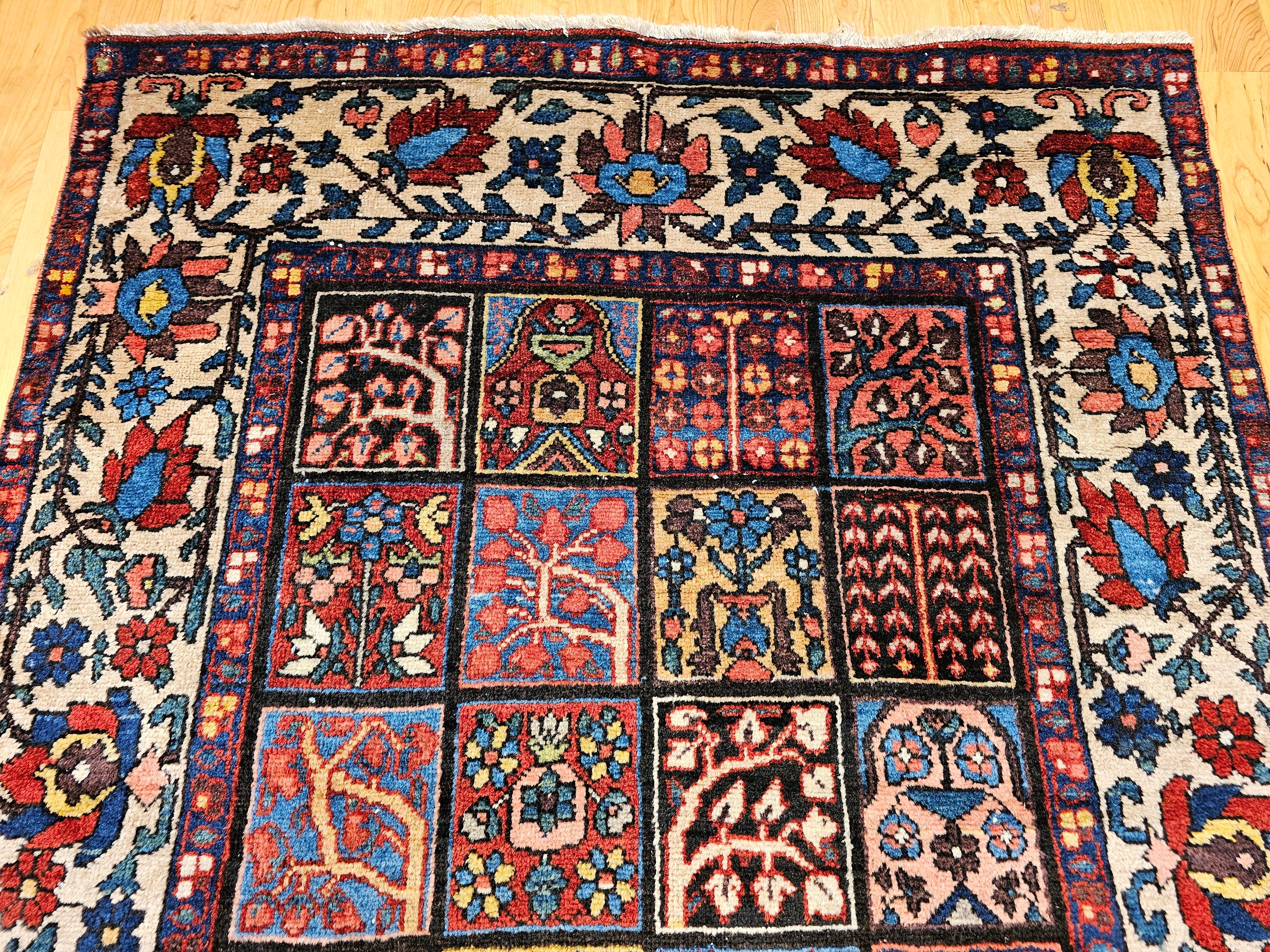 Persischer Bakhtiari-Teppich im Vintage-Stil mit Gartentafel-Design (Pflanzlich gefärbt) im Angebot
