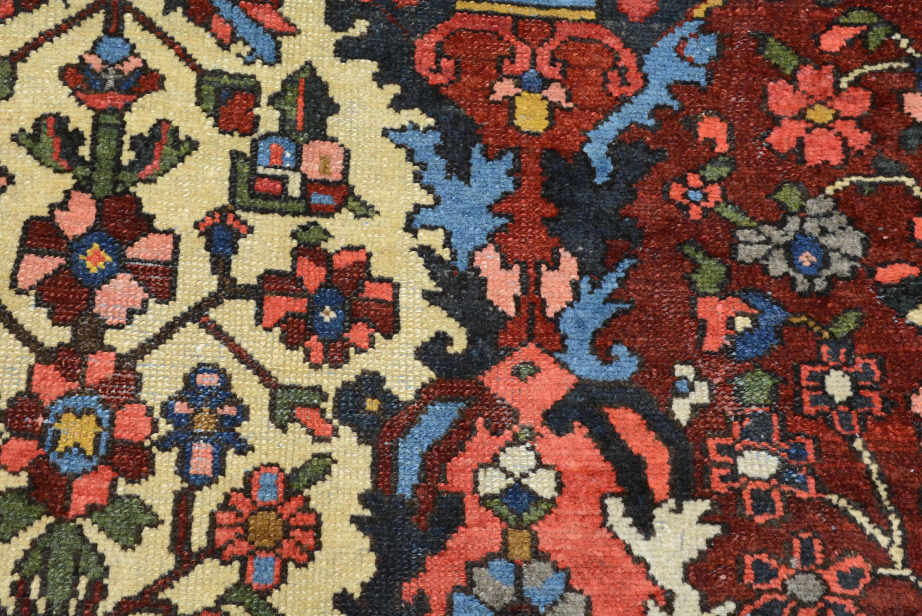 Persischer Bakhtiari-Teppich im Vintage-Stil im Angebot 3