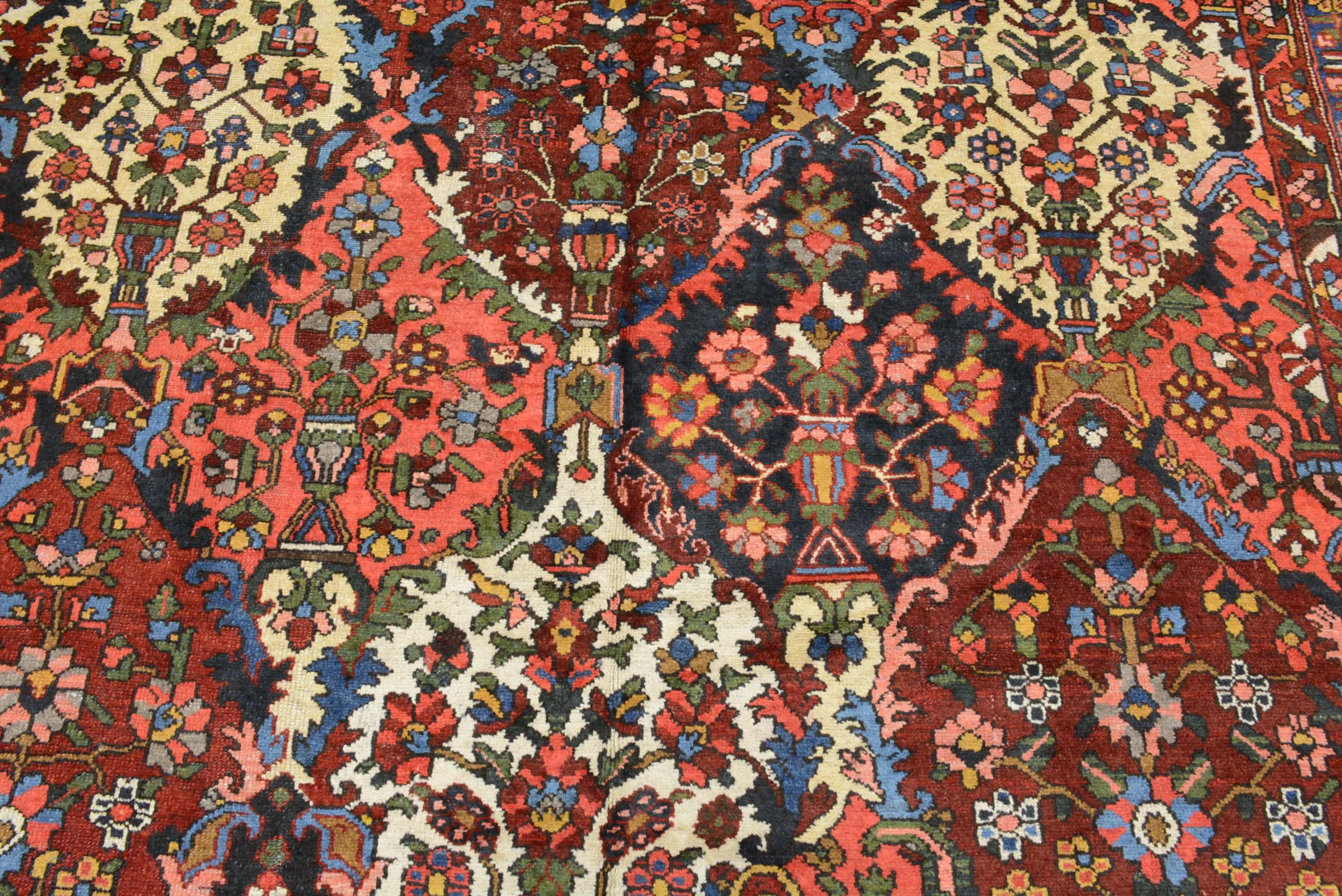 Persischer Bakhtiari-Teppich im Vintage-Stil im Zustand „Gut“ im Angebot in Closter, NJ
