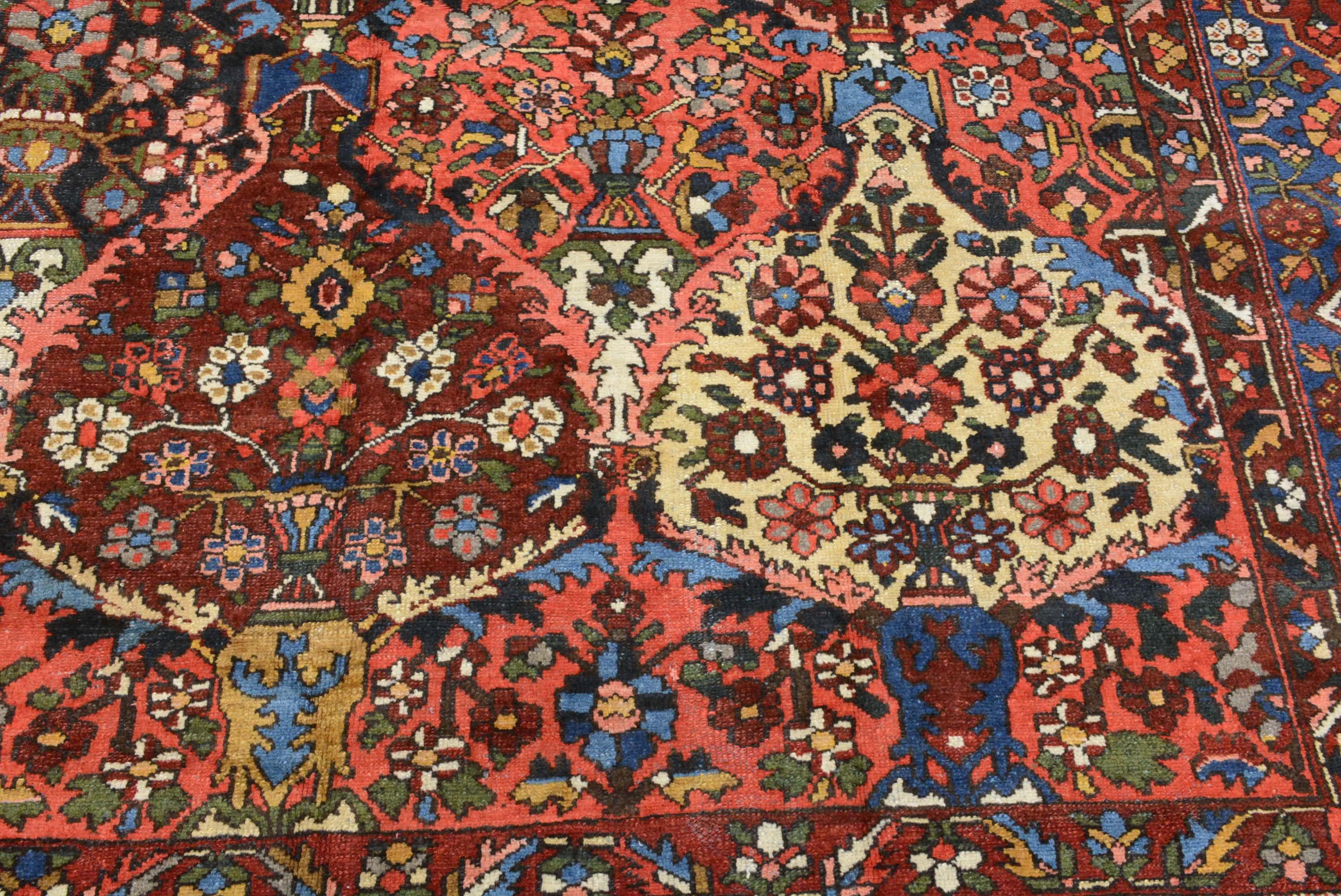 Persischer Bakhtiari-Teppich im Vintage-Stil (Mitte des 20. Jahrhunderts) im Angebot