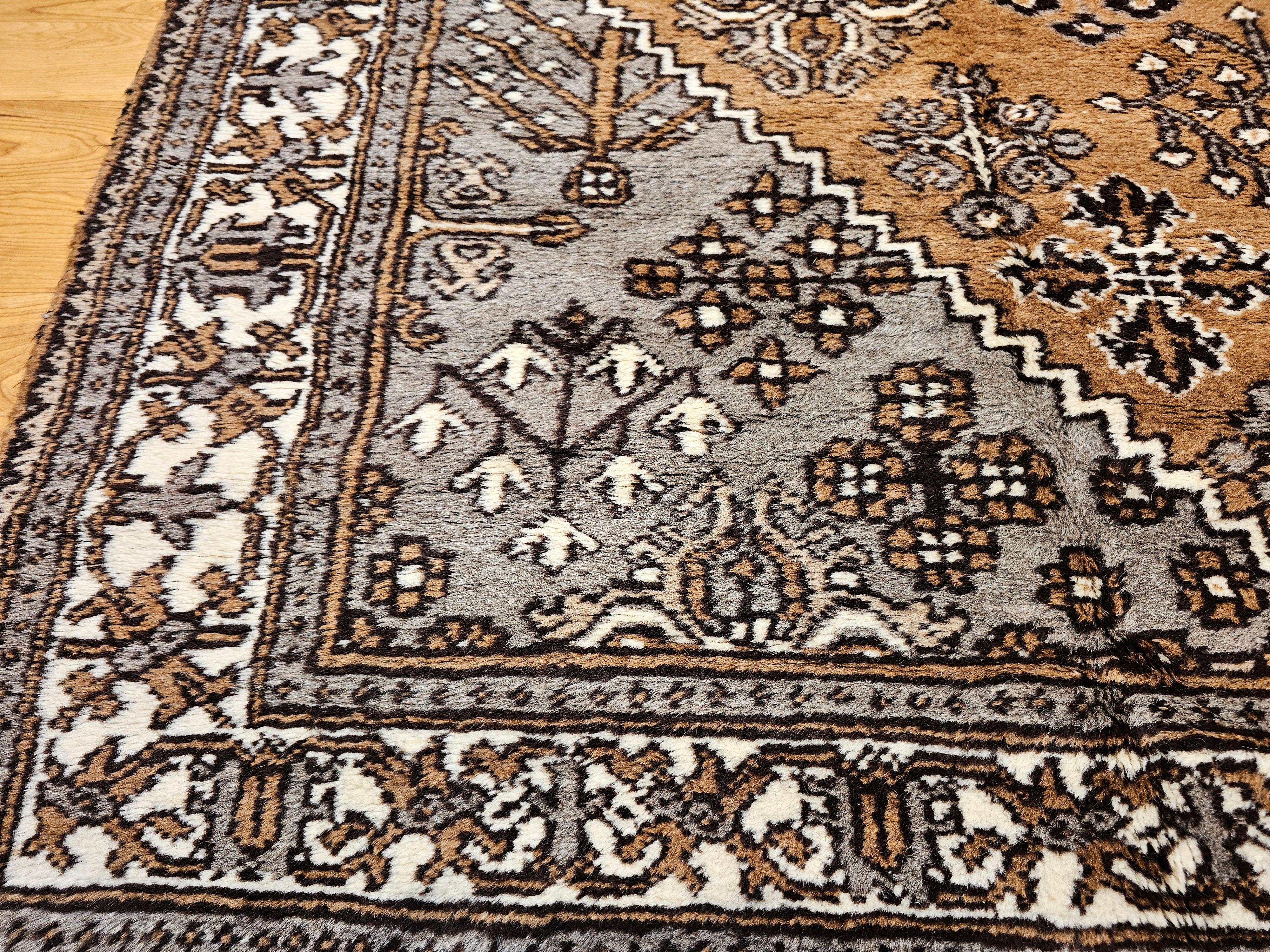 Tapis persan Bakhtiari vintage à motif entièrement recouvert de cheveux de camel en vente 2