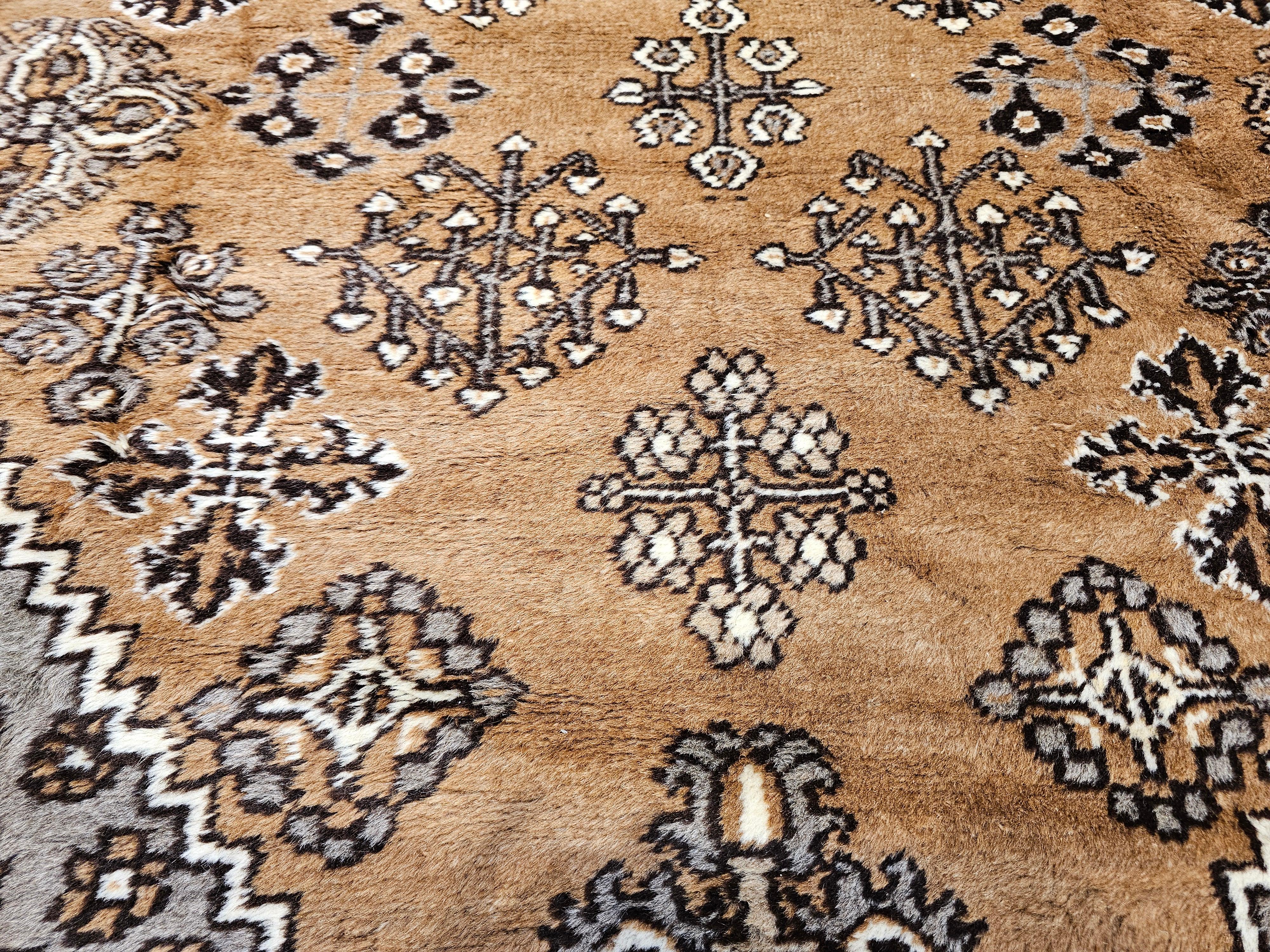 Tapis persan Bakhtiari vintage à motif entièrement recouvert de cheveux de camel en vente 3
