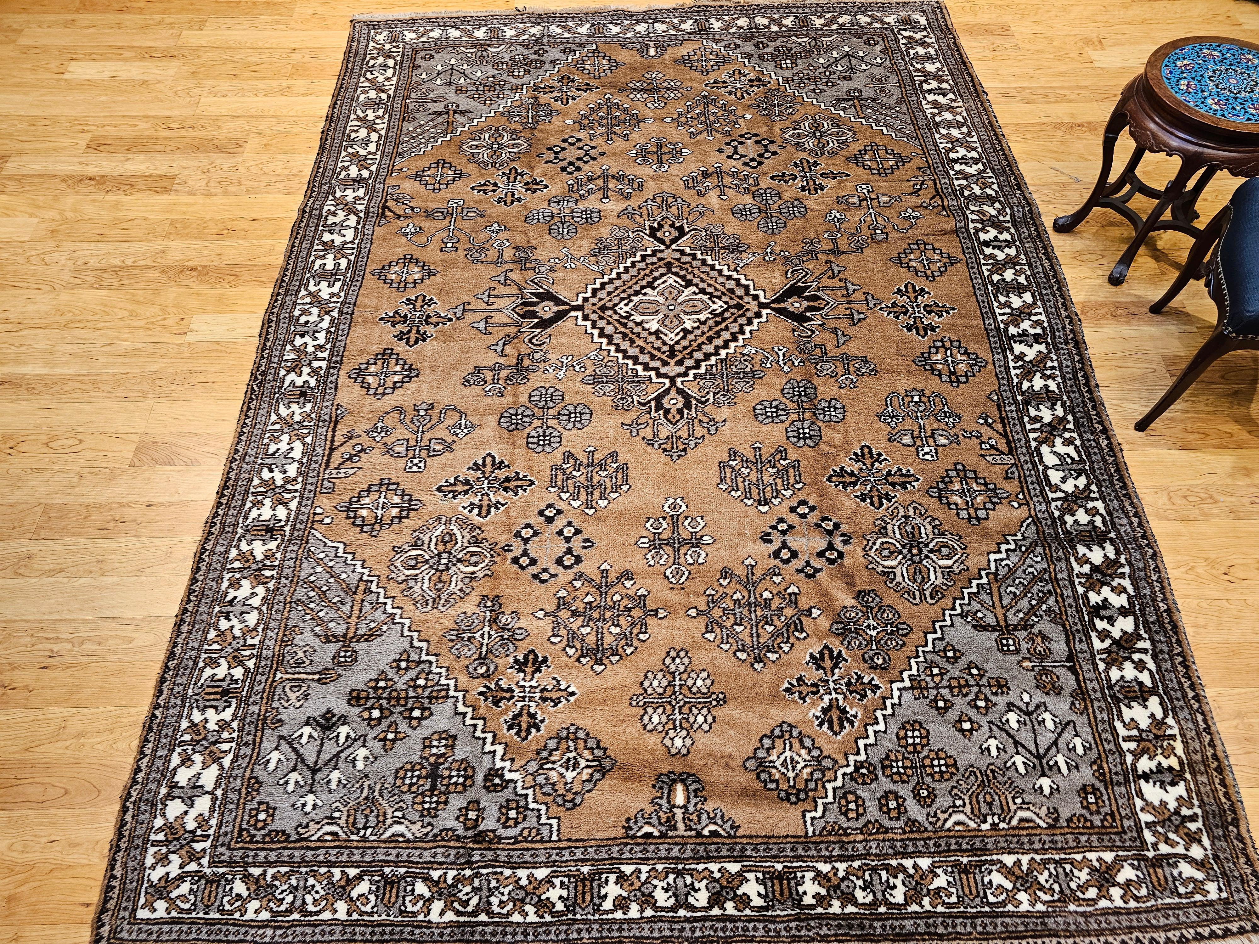 Tapis persan Bakhtiari vintage à motif entièrement recouvert de cheveux de camel en vente 7