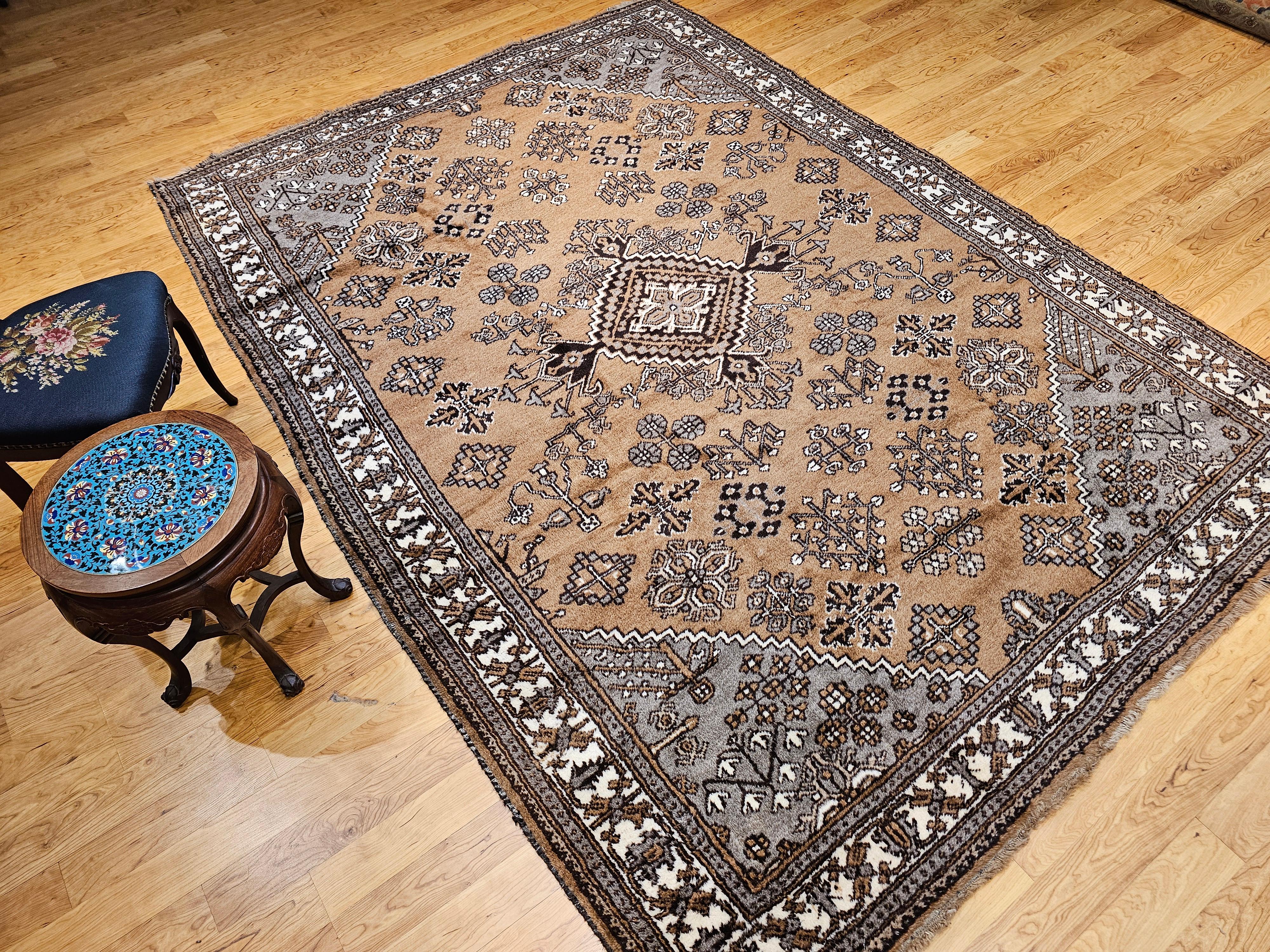 Tapis persan Bakhtiari vintage à motif entièrement recouvert de cheveux de camel en vente 10