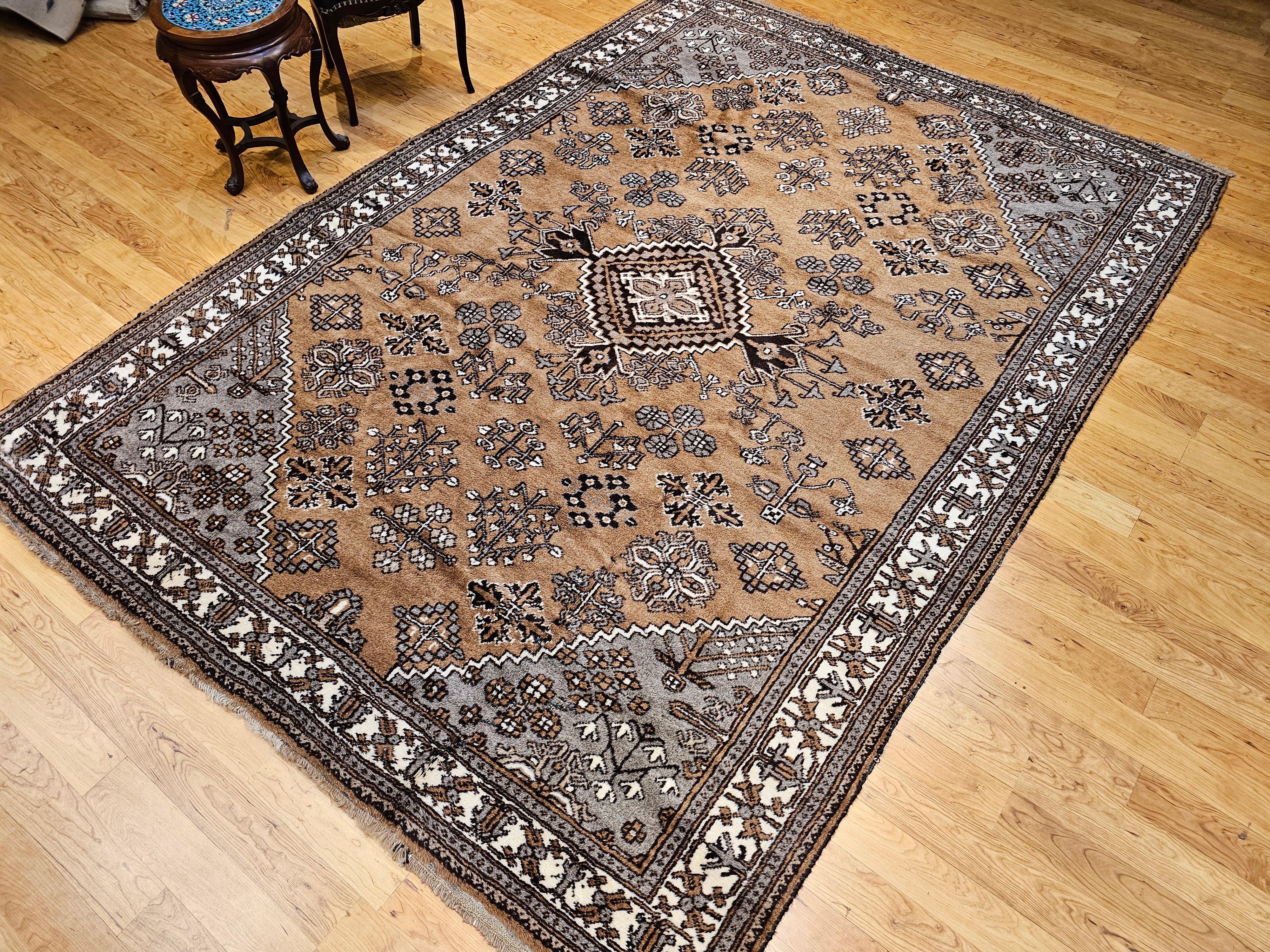 Tapis persan Bakhtiari vintage à motif entièrement recouvert de cheveux de camel en vente 12