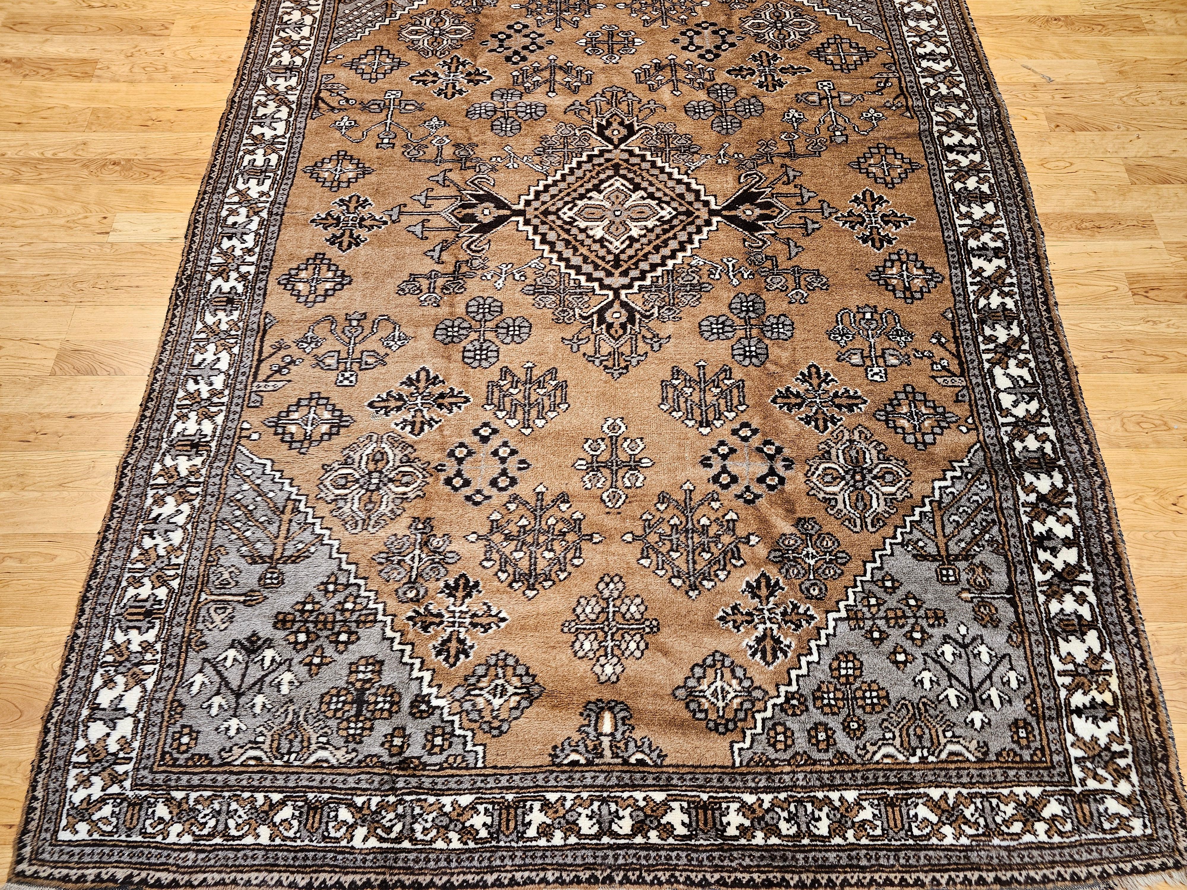 Perse Tapis persan Bakhtiari vintage à motif entièrement recouvert de cheveux de camel en vente