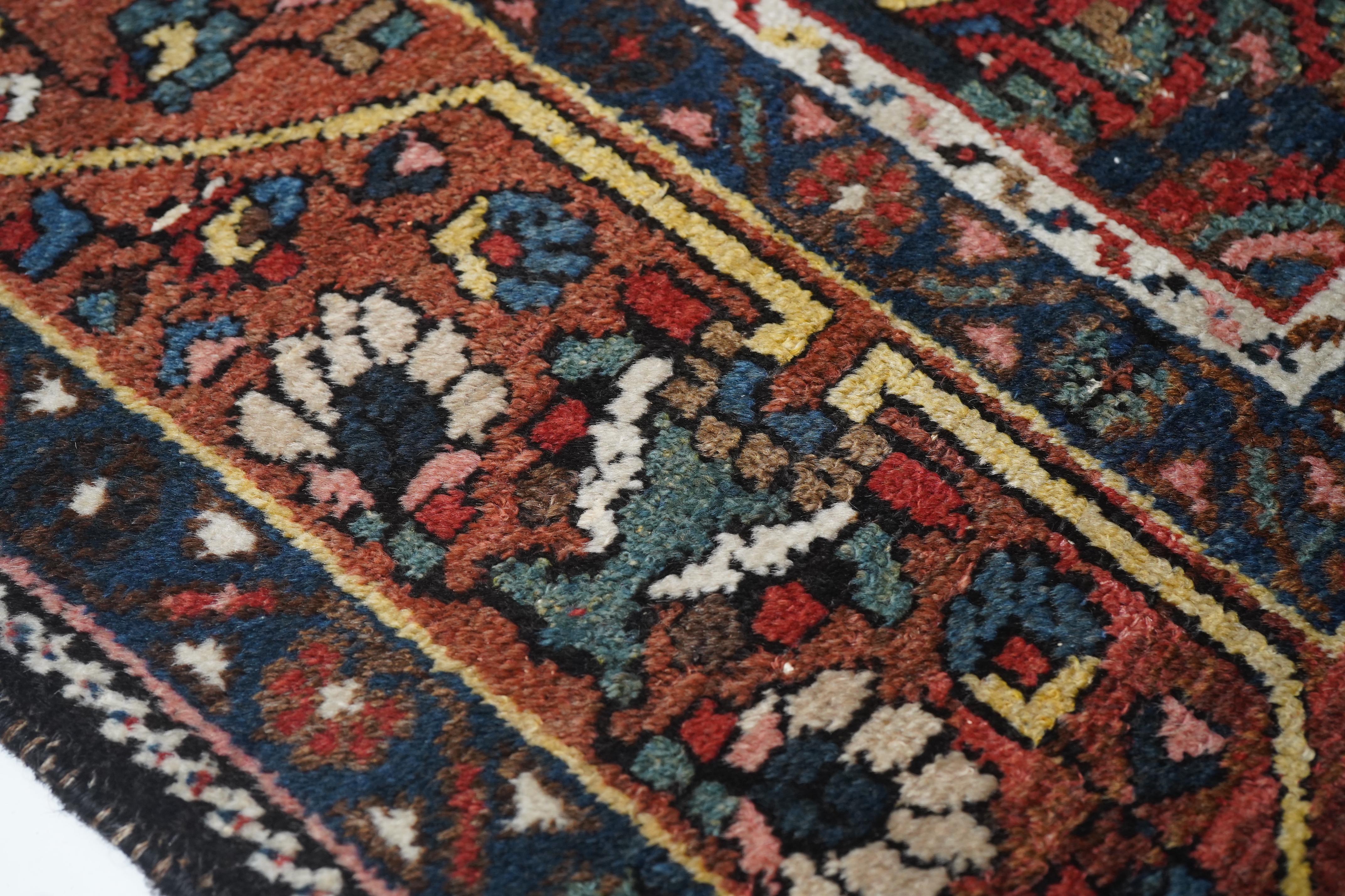 Tapis Vintage Persan Bakhtiari 5'4 x 7'5 Bon état - En vente à New York, NY