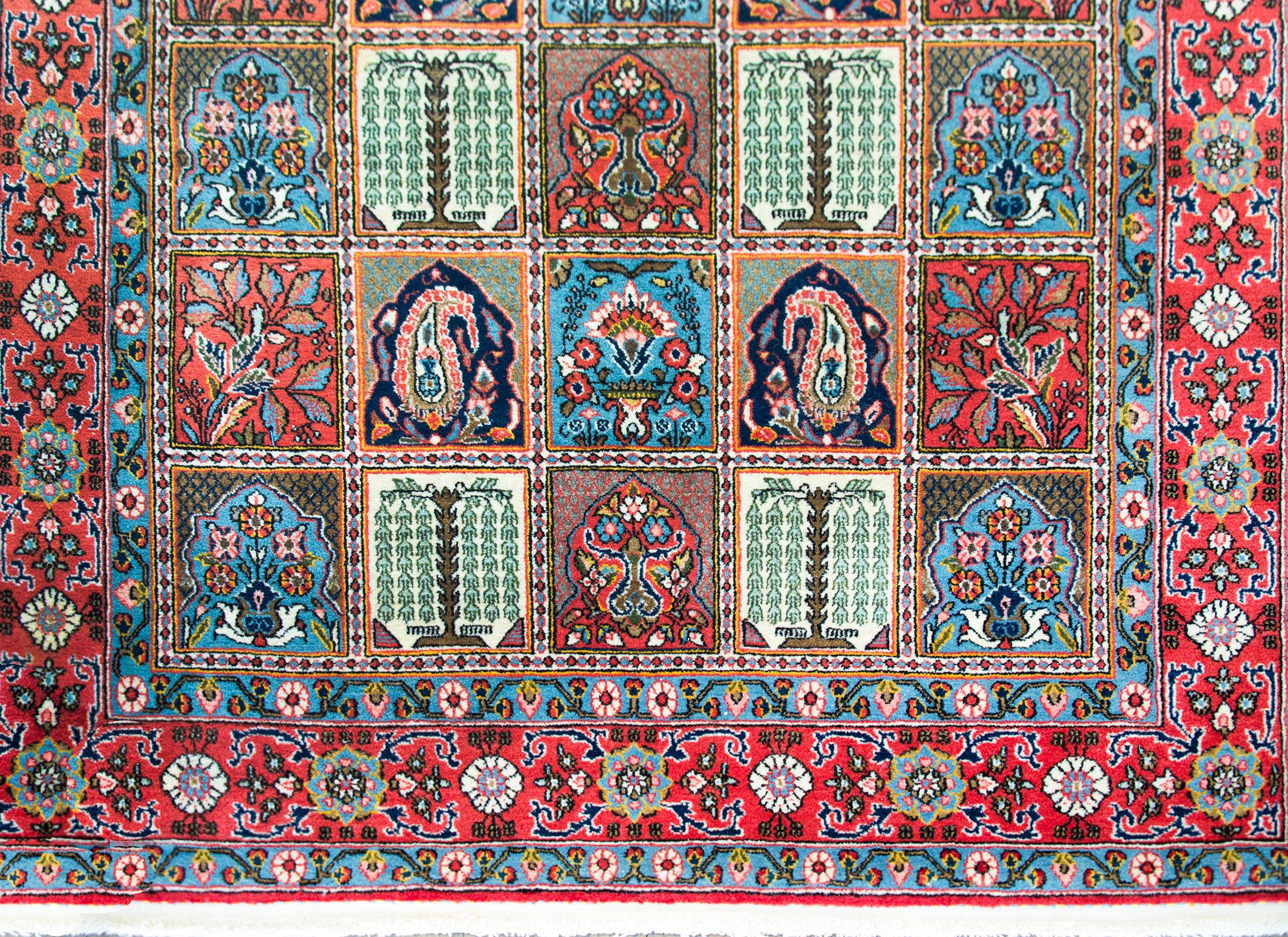 Vintage Persian Bakhtiari Rug For Sale 5