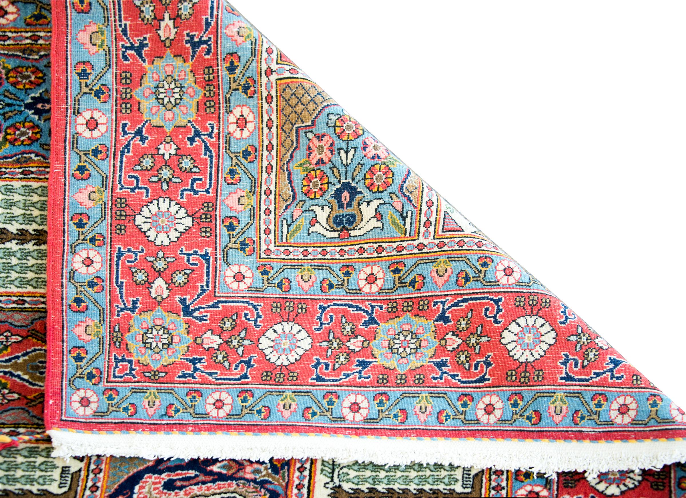 Vintage Persian Bakhtiari Rug For Sale 7
