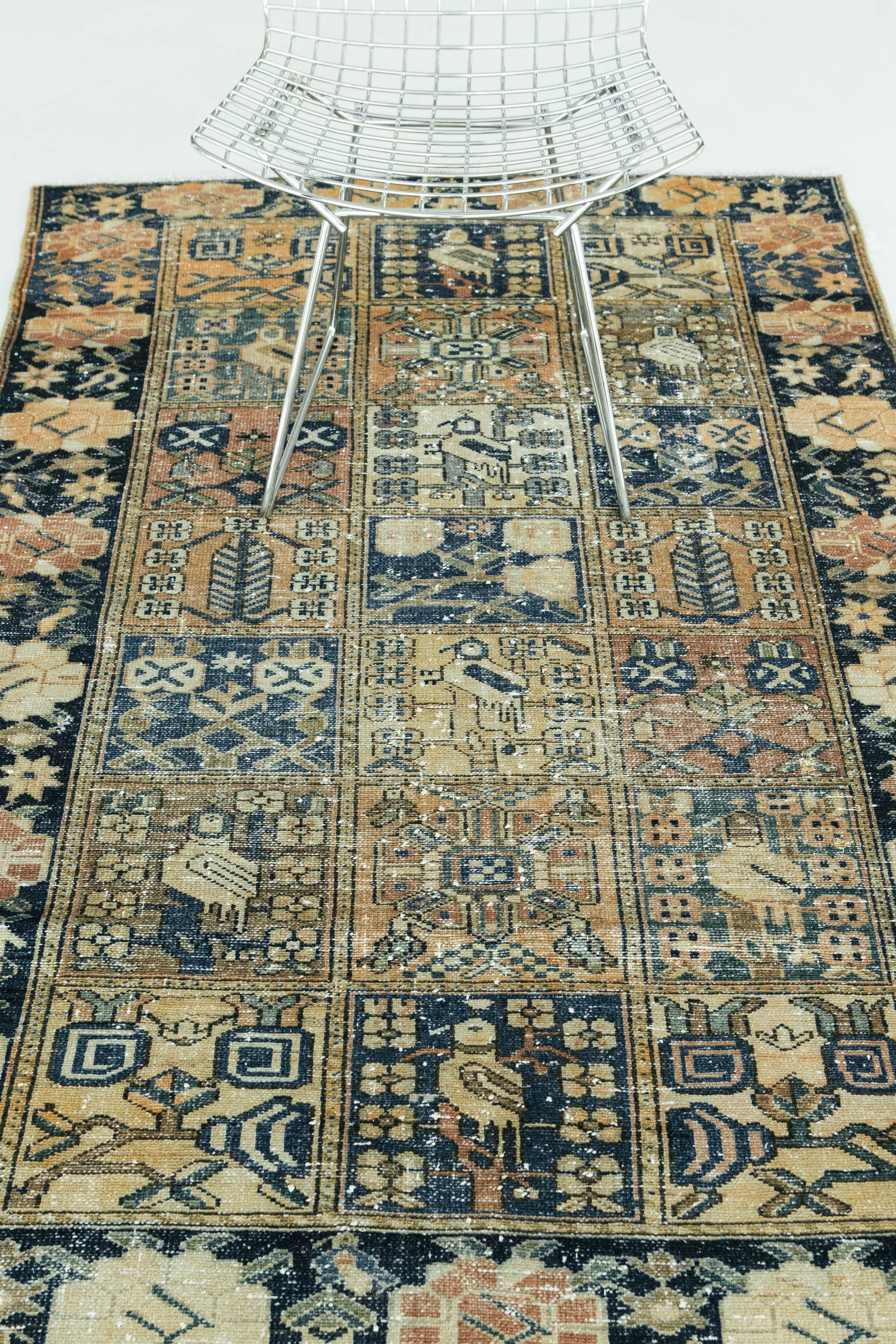 Vintage Persian Bakhtiari Rug In Good Condition For Sale In WEST HOLLYWOOD, CA