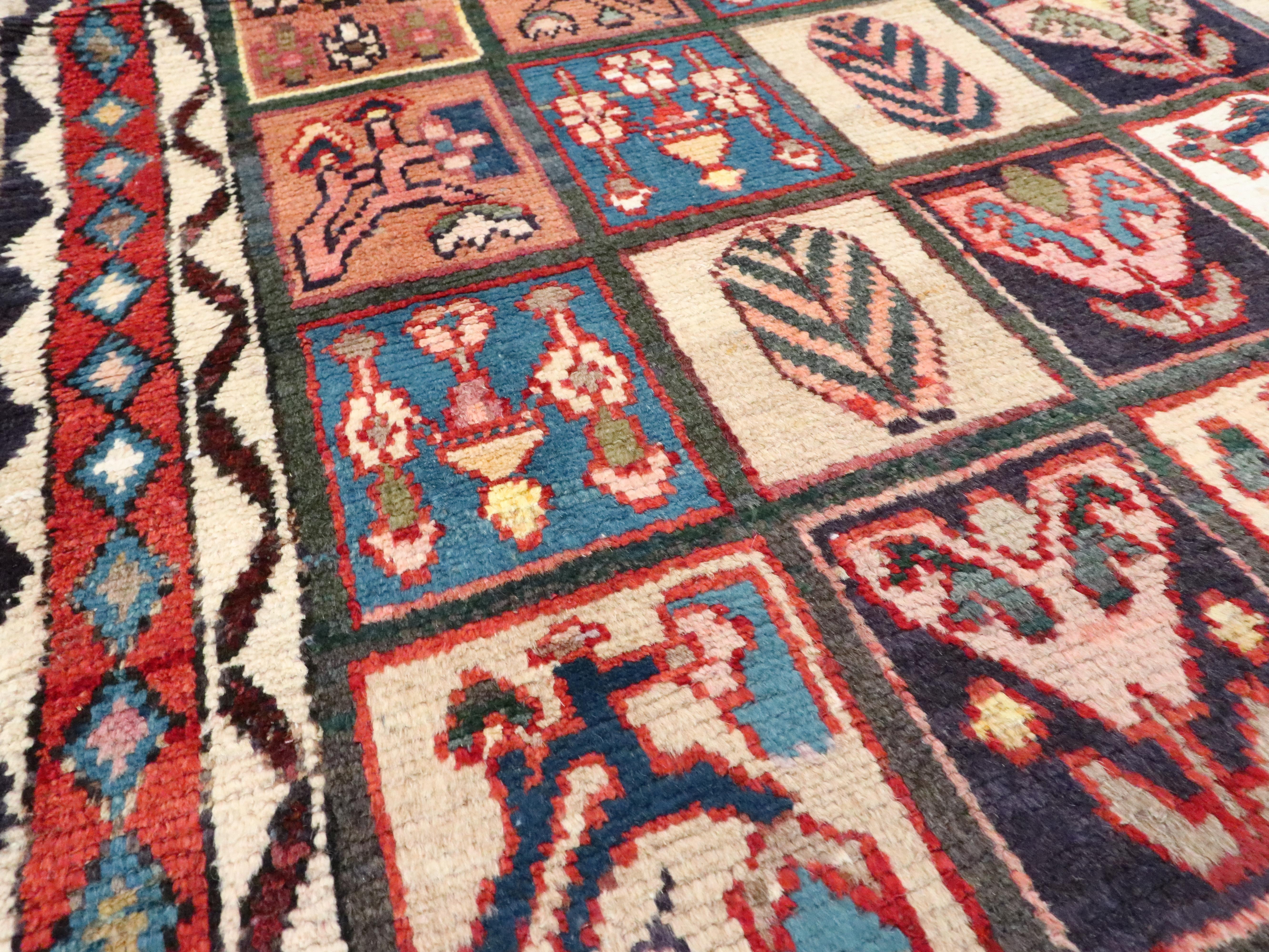 Vintage Persian Bakhtiari Rug In Good Condition In New York, NY