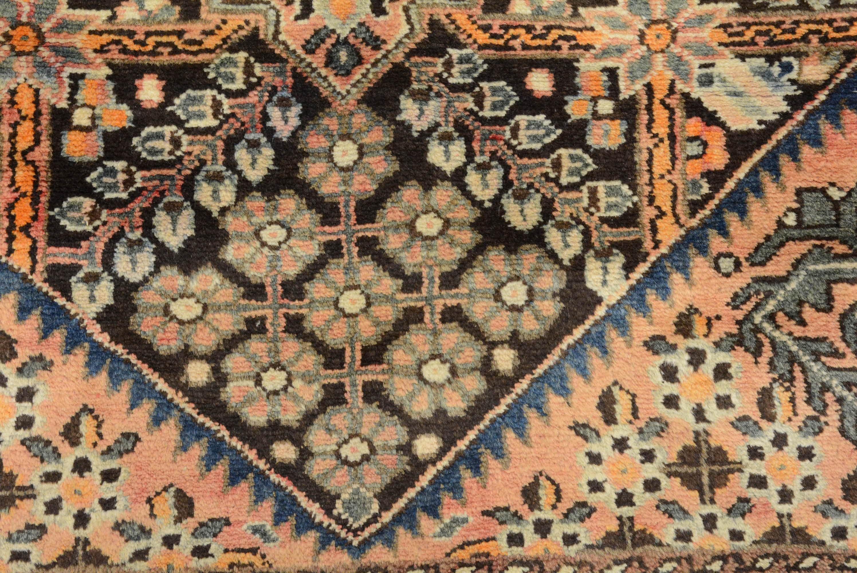 Altpersischer Bachtiari-Teppich im Zustand „Hervorragend“ im Angebot in Closter, NJ