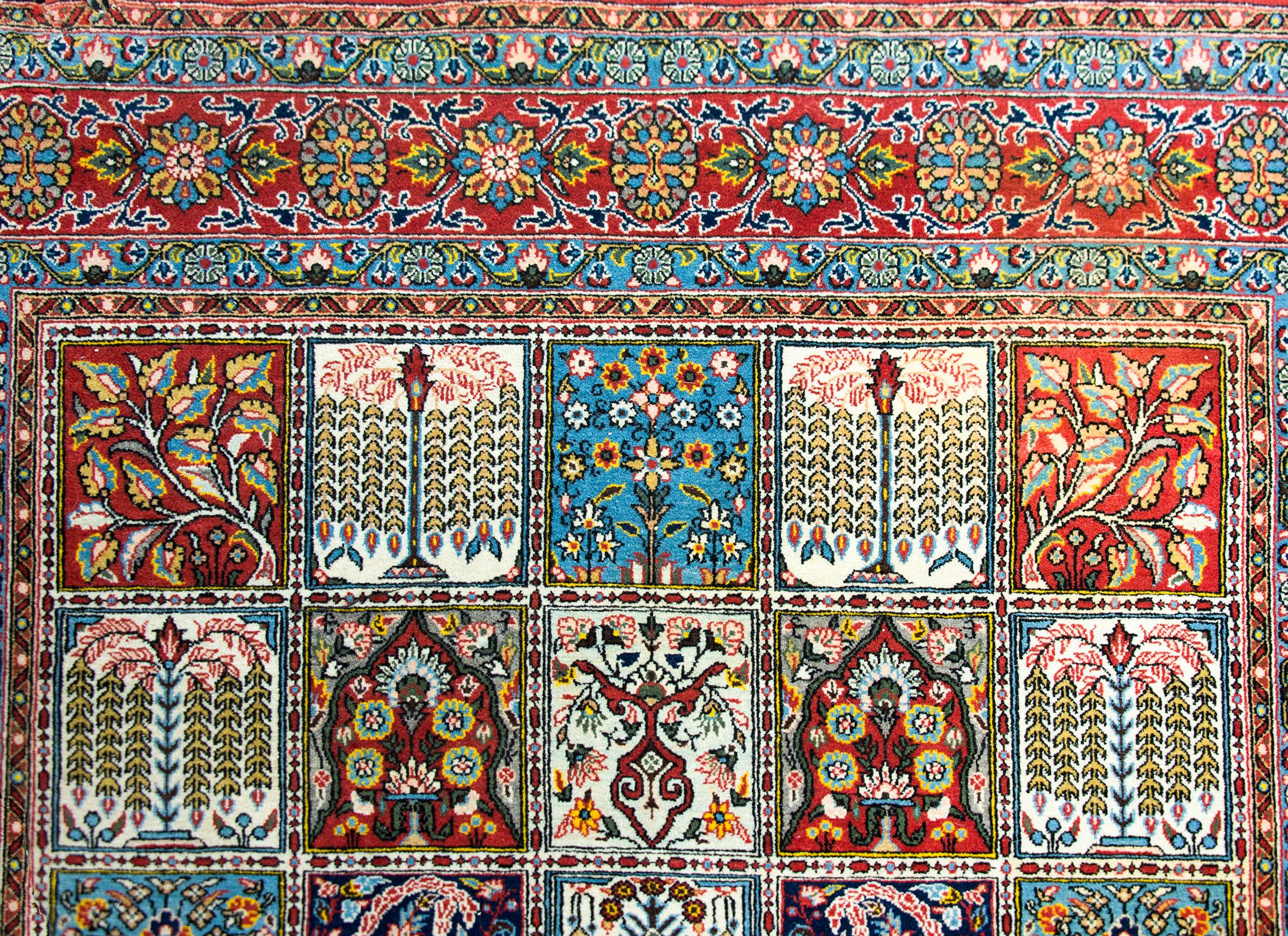 Vintage Persian Bakhtiari Rug For Sale 3