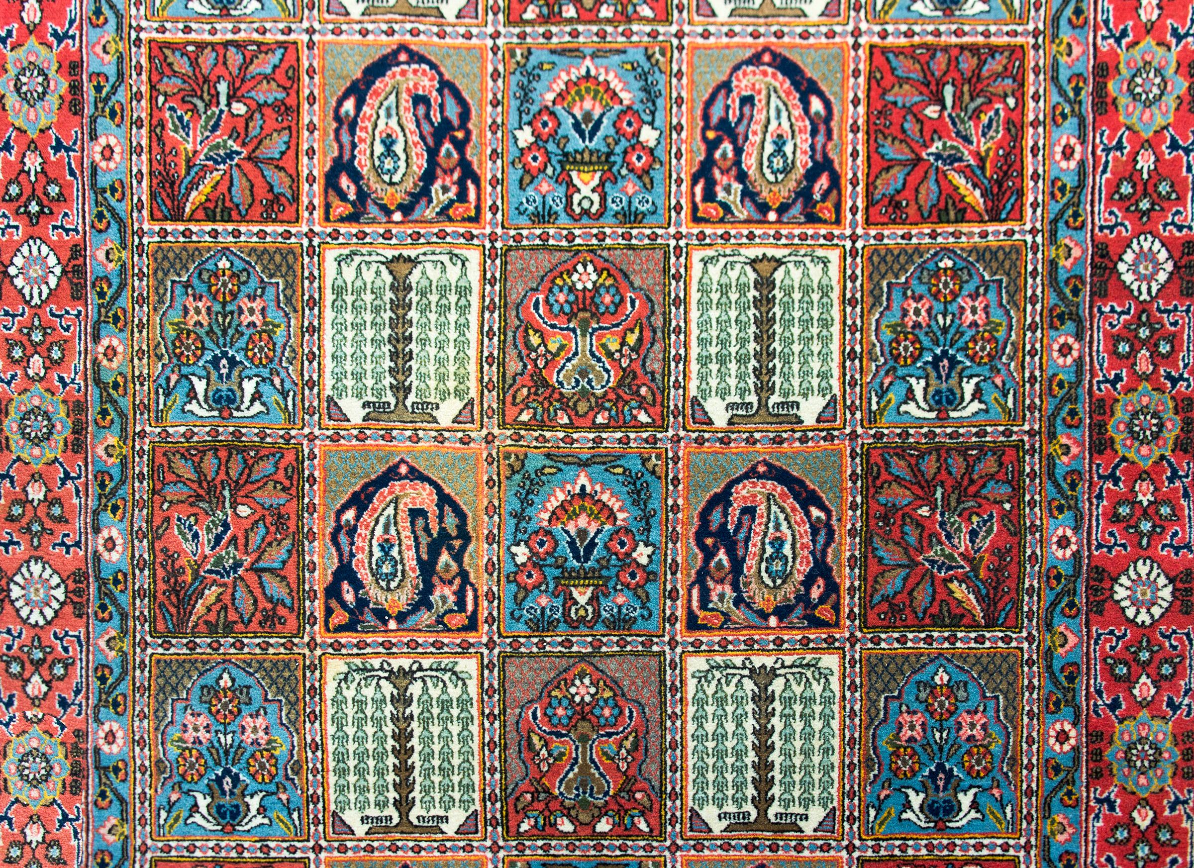 Vintage Persian Bakhtiari Rug For Sale 3