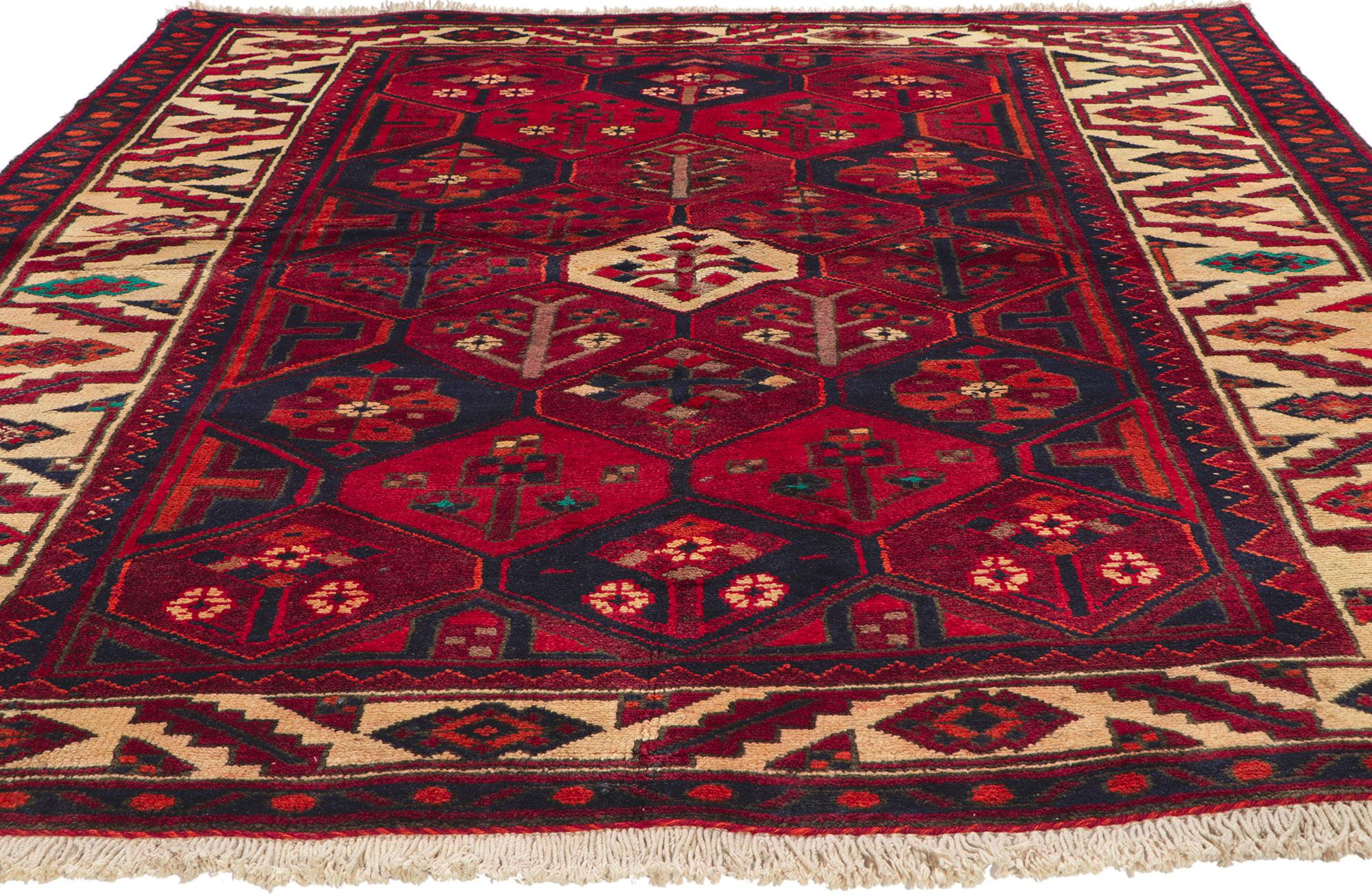 Persischer Bakhtiari-Teppich mit Garten-Design (Tudor) im Angebot
