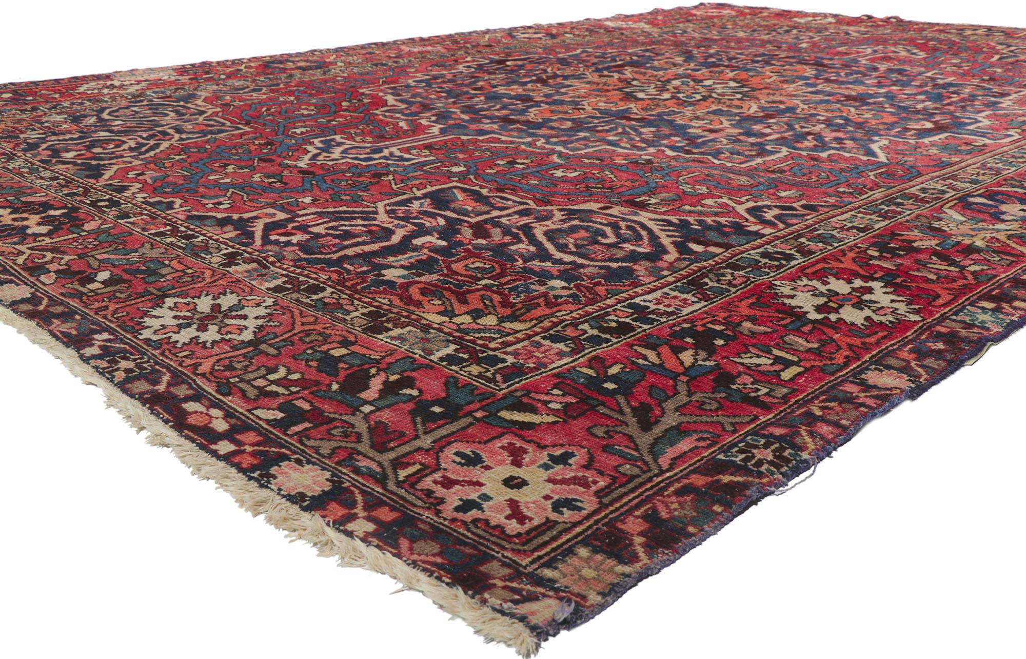 78093 Vintage Persian Bakhtiari Rug, 10'01 x 15'02. Dieser handgeknüpfte persische Bachtiari-Teppich aus Wolle ist ein Zeugnis für die Erhabenheit der nomadischen Kunstfertigkeit, bei der jeder Faden eine Geschichte von Erbe, Tradition und dem
