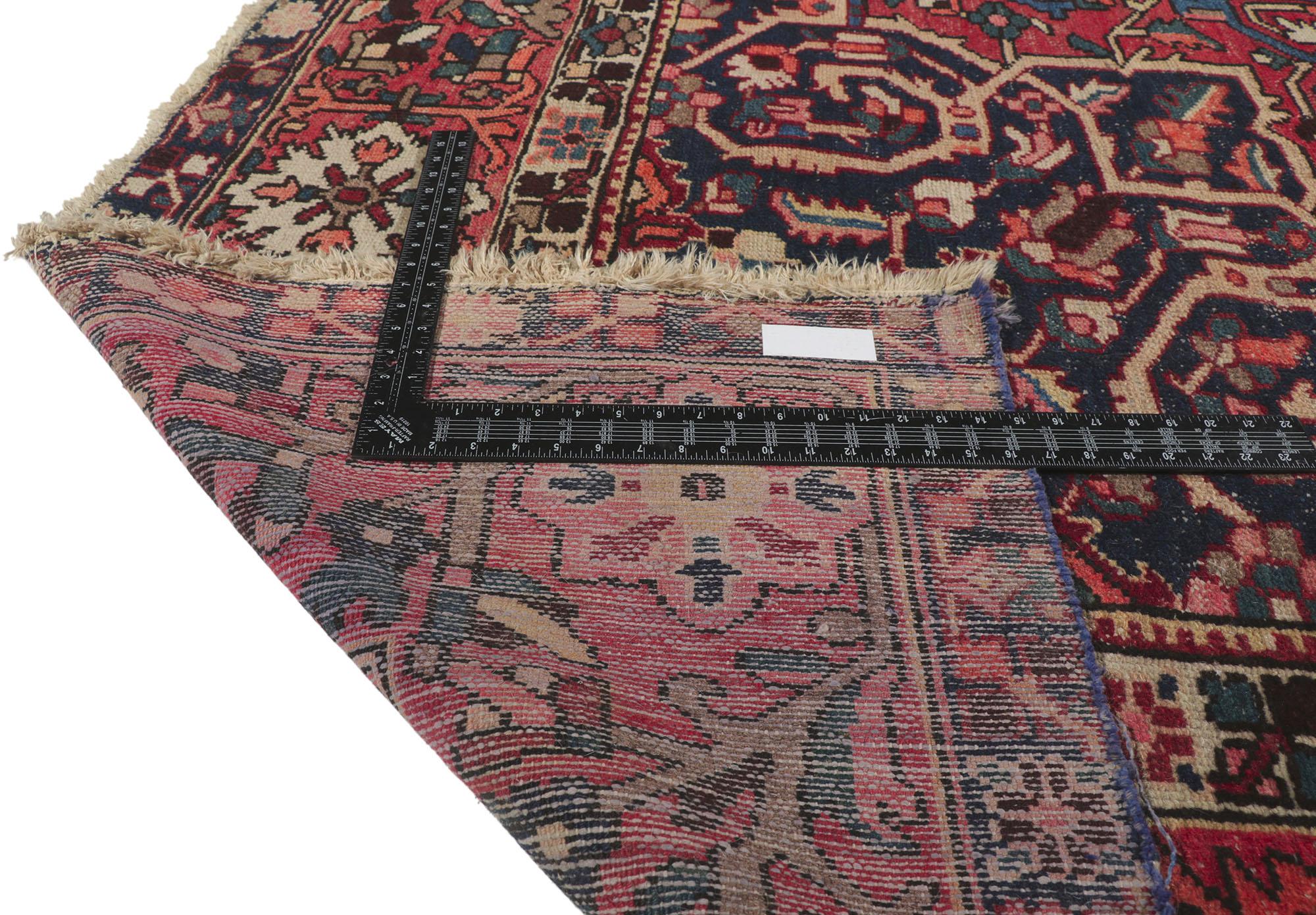 Persischer Bakhtiari-Teppich aus den 1940er Jahren mit Medaillon-Eckdesign und modernem Stil im Zustand „Gut“ im Angebot in Dallas, TX