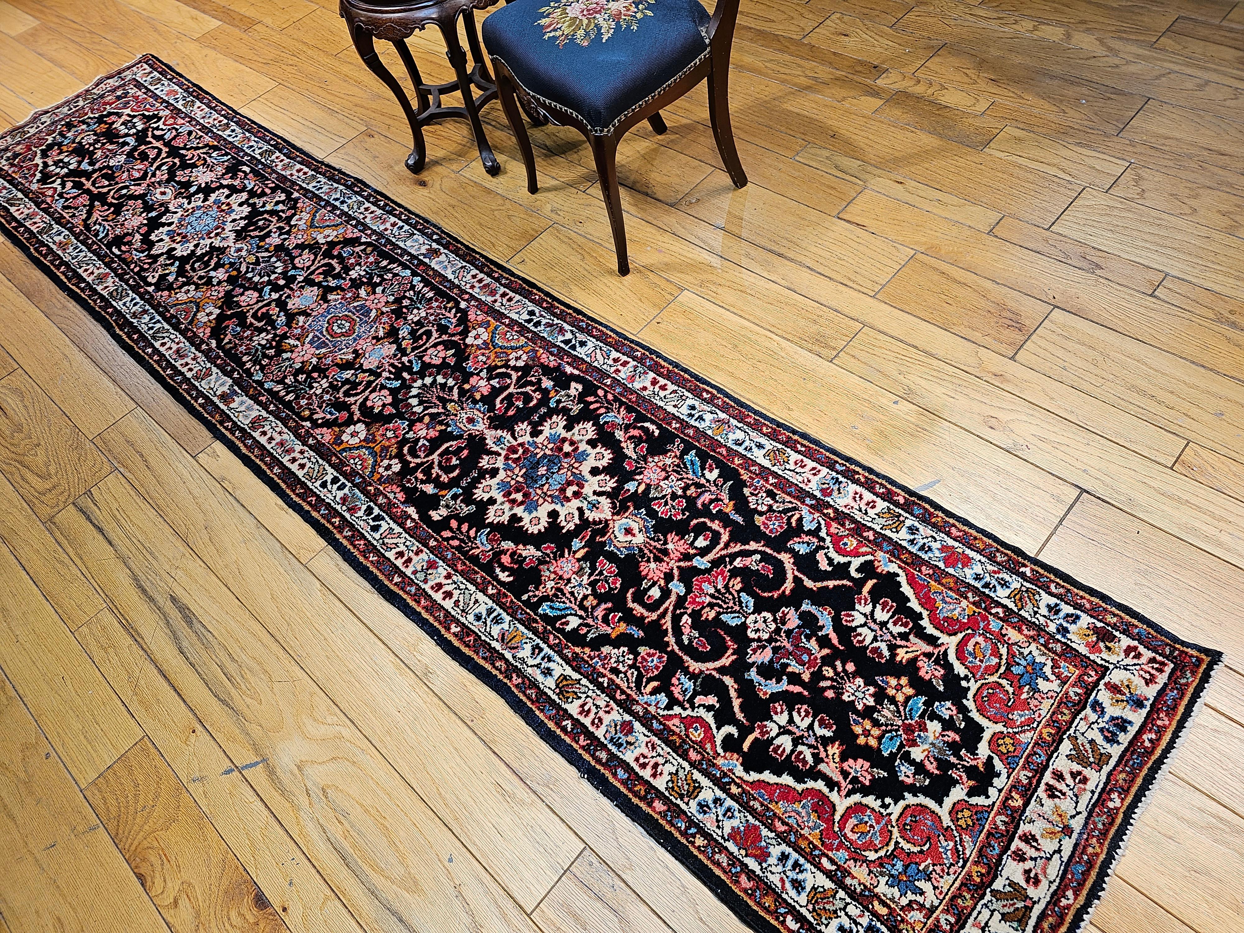 Vintage Persian Bakhtiari Läufer mit Blumenmuster im Angebot 3