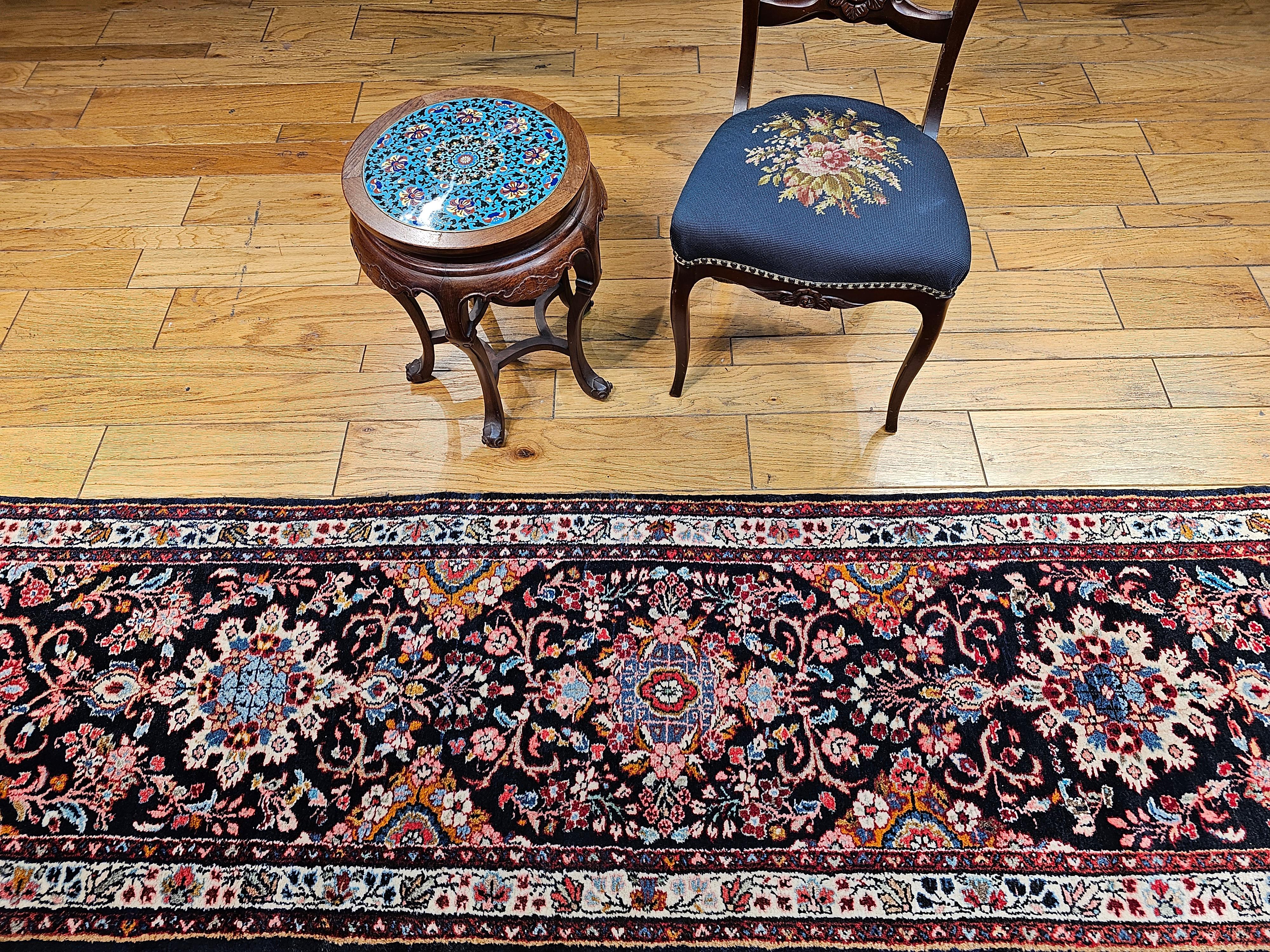 Vintage Persian Bakhtiari Läufer mit Blumenmuster im Angebot 5