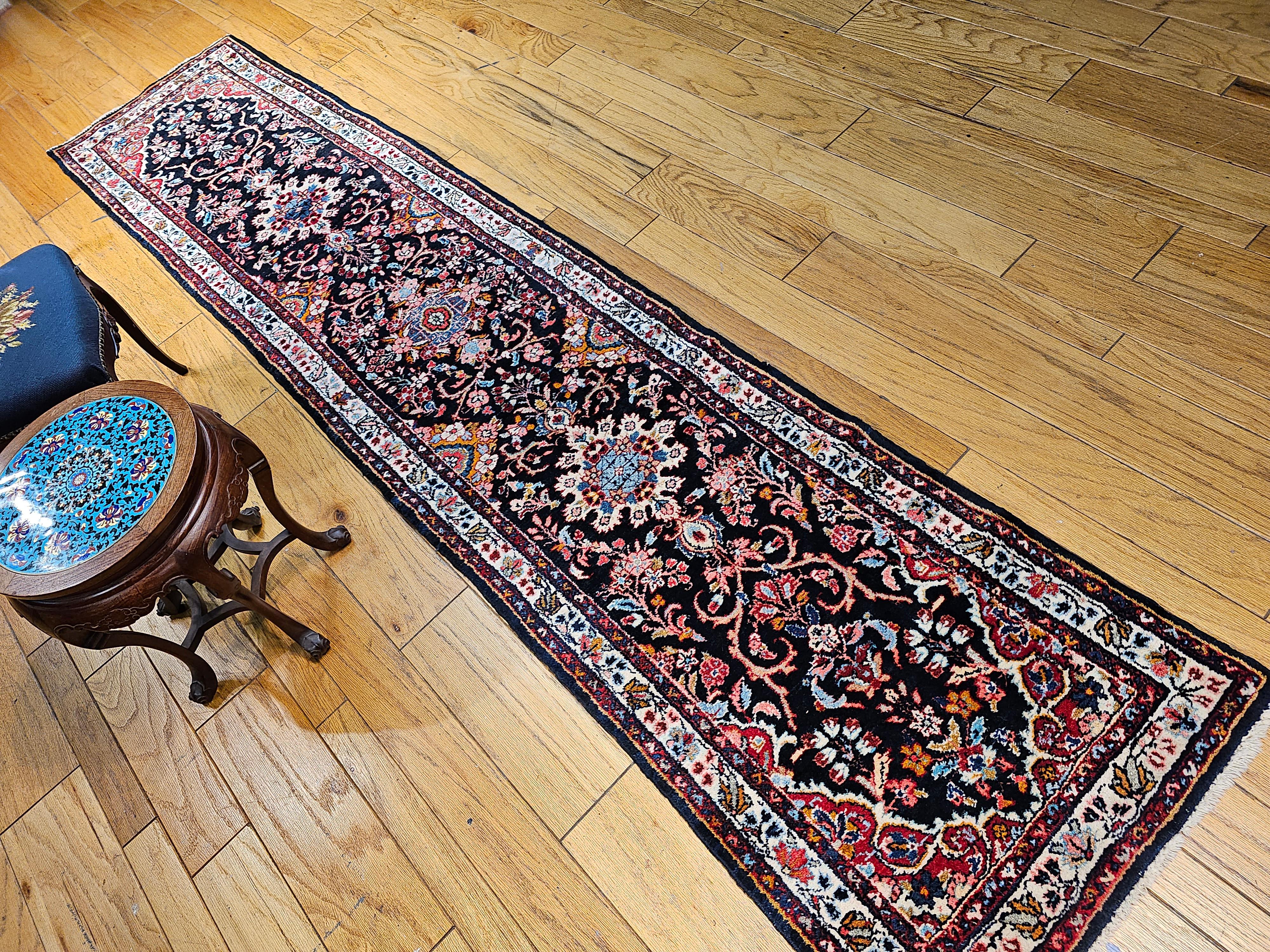 Vintage Persian Bakhtiari Läufer mit Blumenmuster im Angebot 6