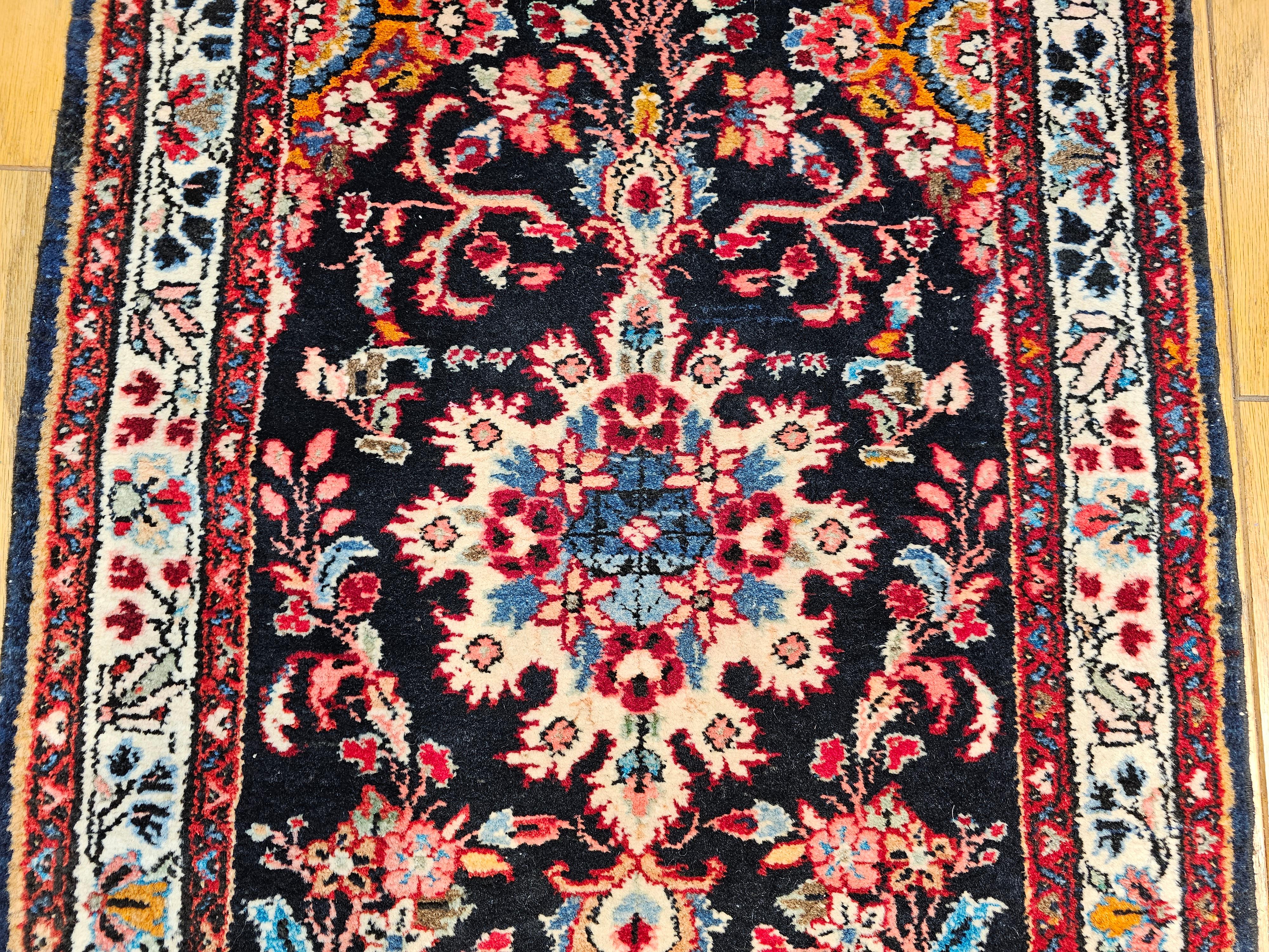 Vintage Persian Bakhtiari Läufer mit Blumenmuster (Wolle) im Angebot