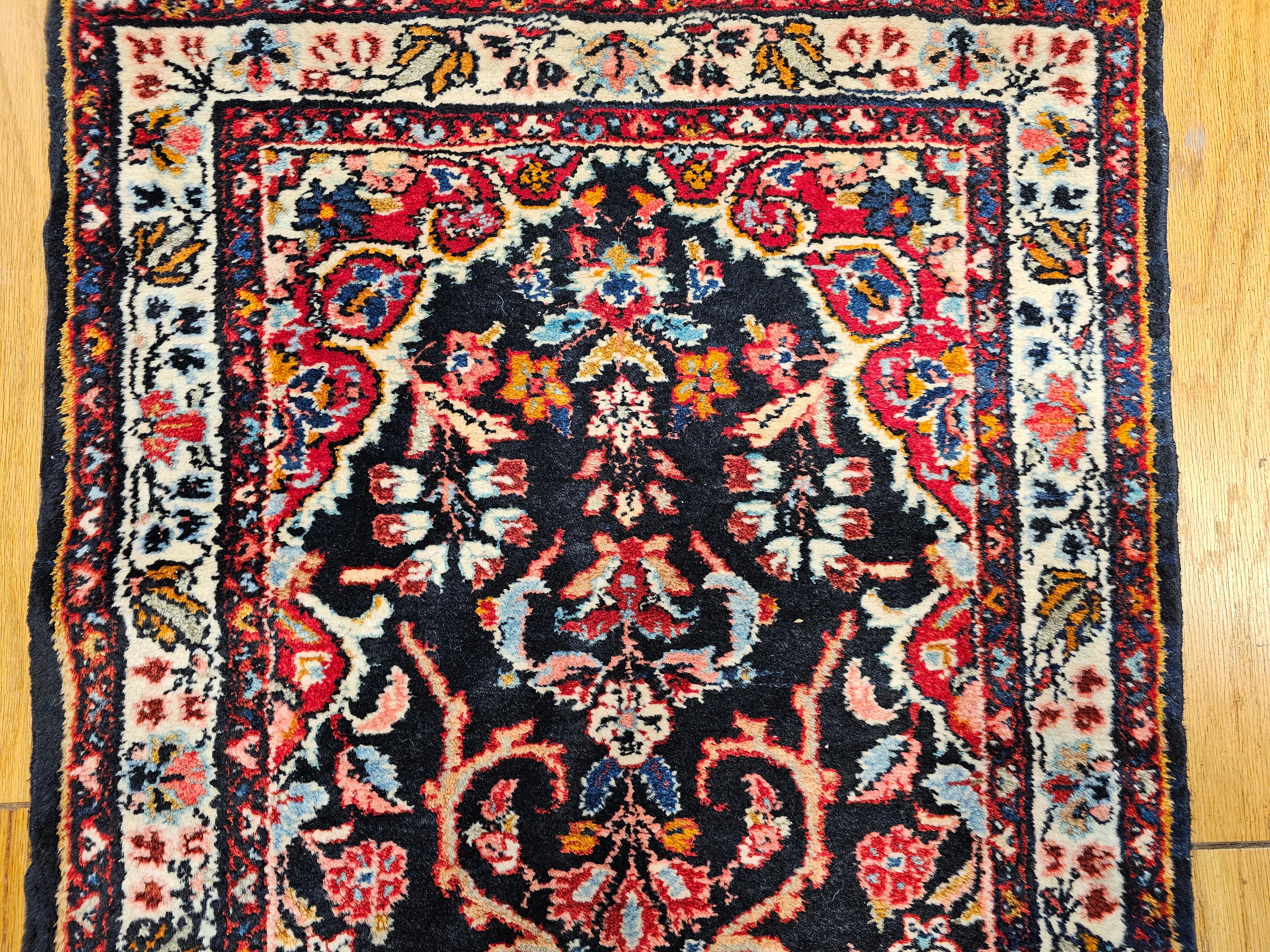 Vintage Persian Bakhtiari Läufer mit Blumenmuster im Angebot 2