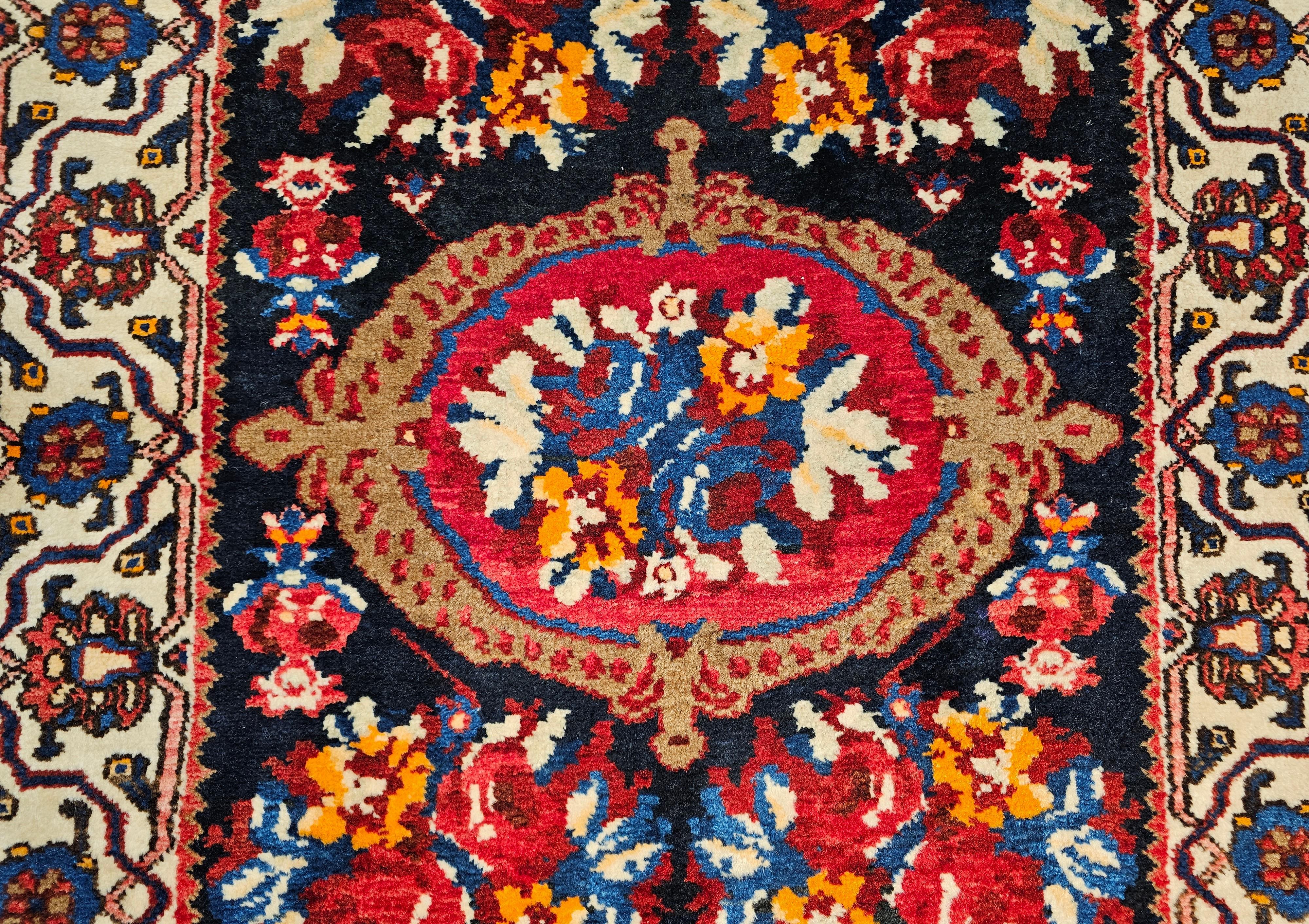 Persischer Bakhtiari breiter Vintage-Läufer (Wolle) im Angebot