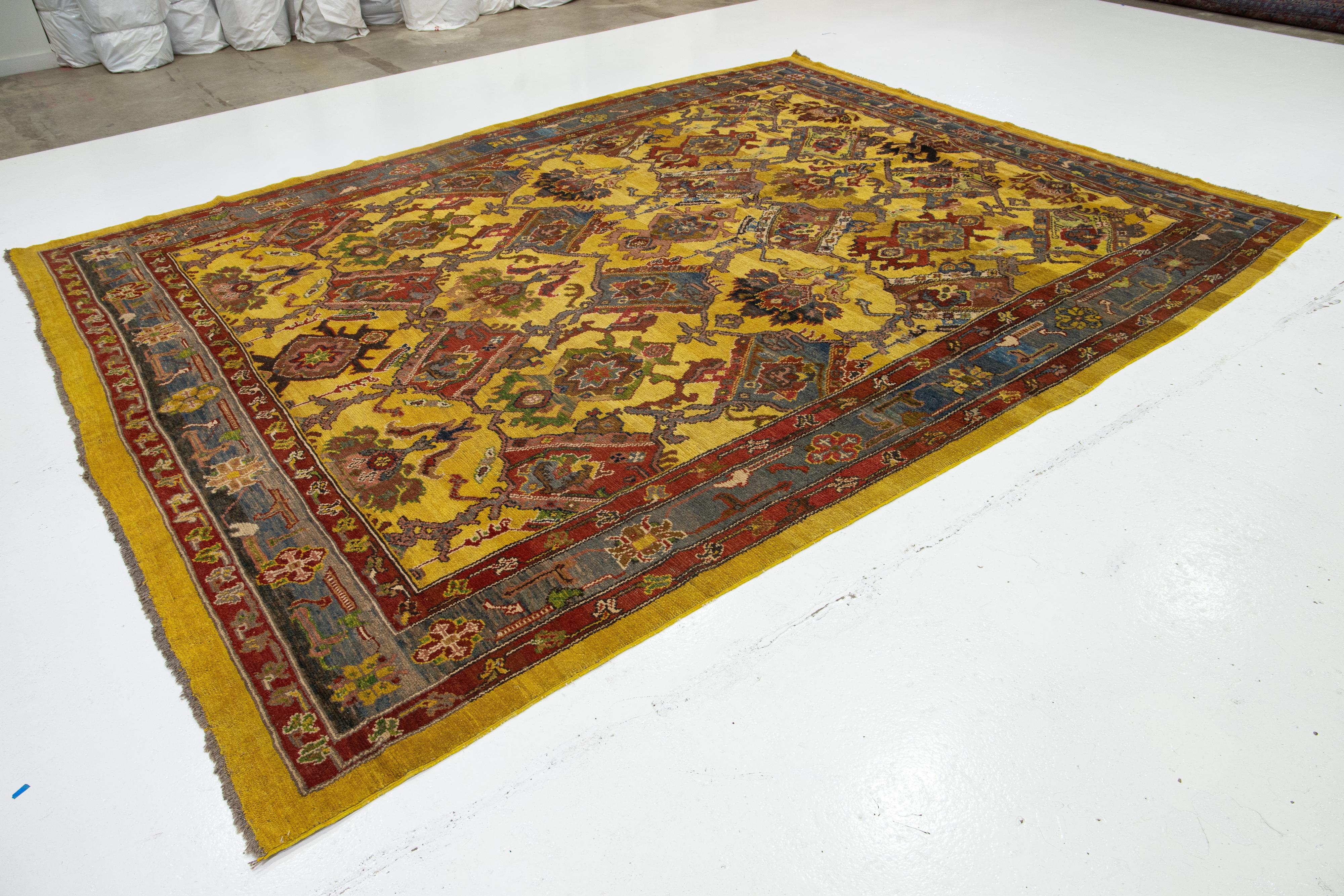 Tapis persan Bakshaish fait à la main en laine jaune avec motif tribal en vente 2