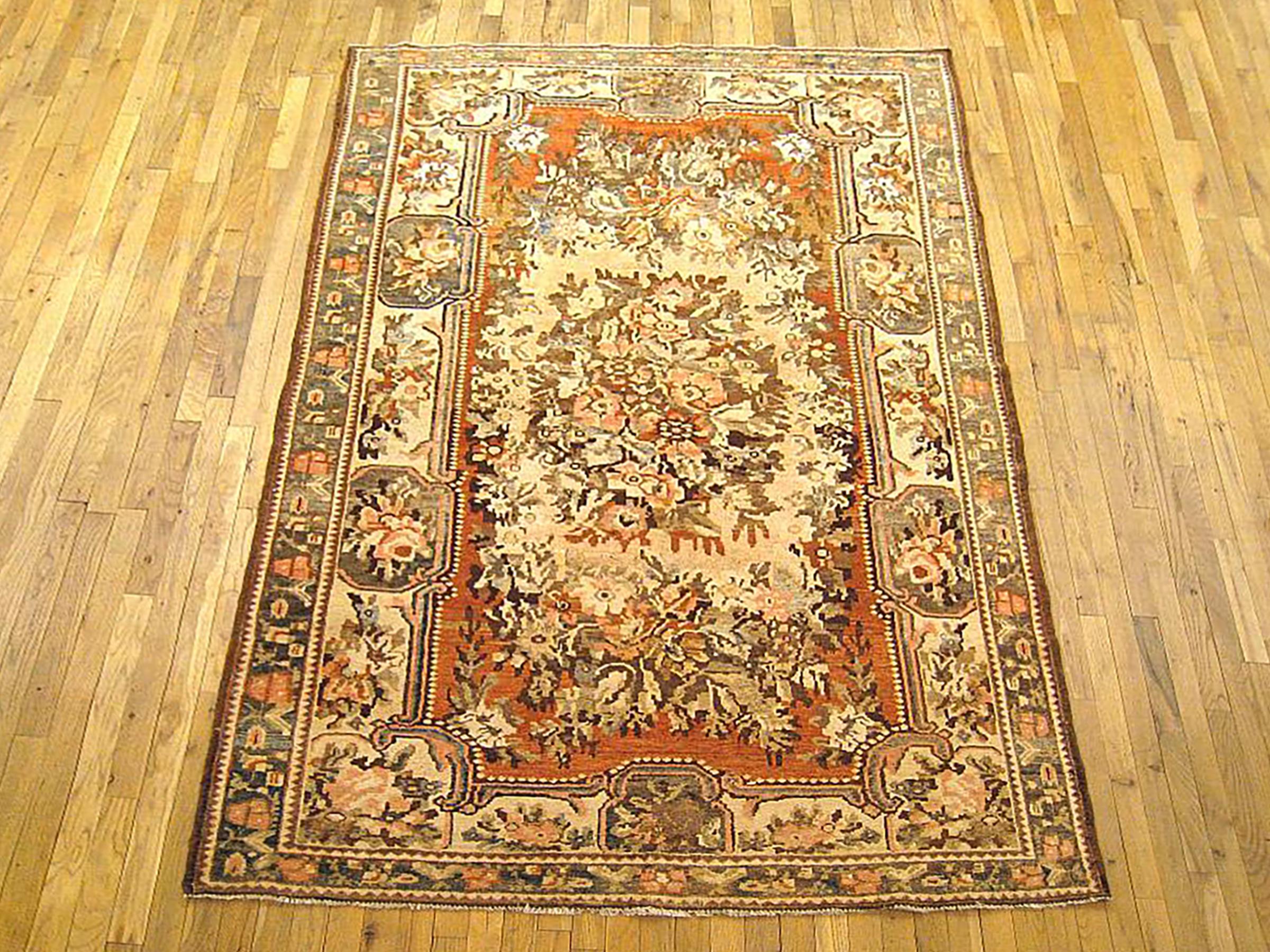 Vintage Persian Baktiari Oriental rug, Small size

A vintage Baktiari oriental rug, size 8'2