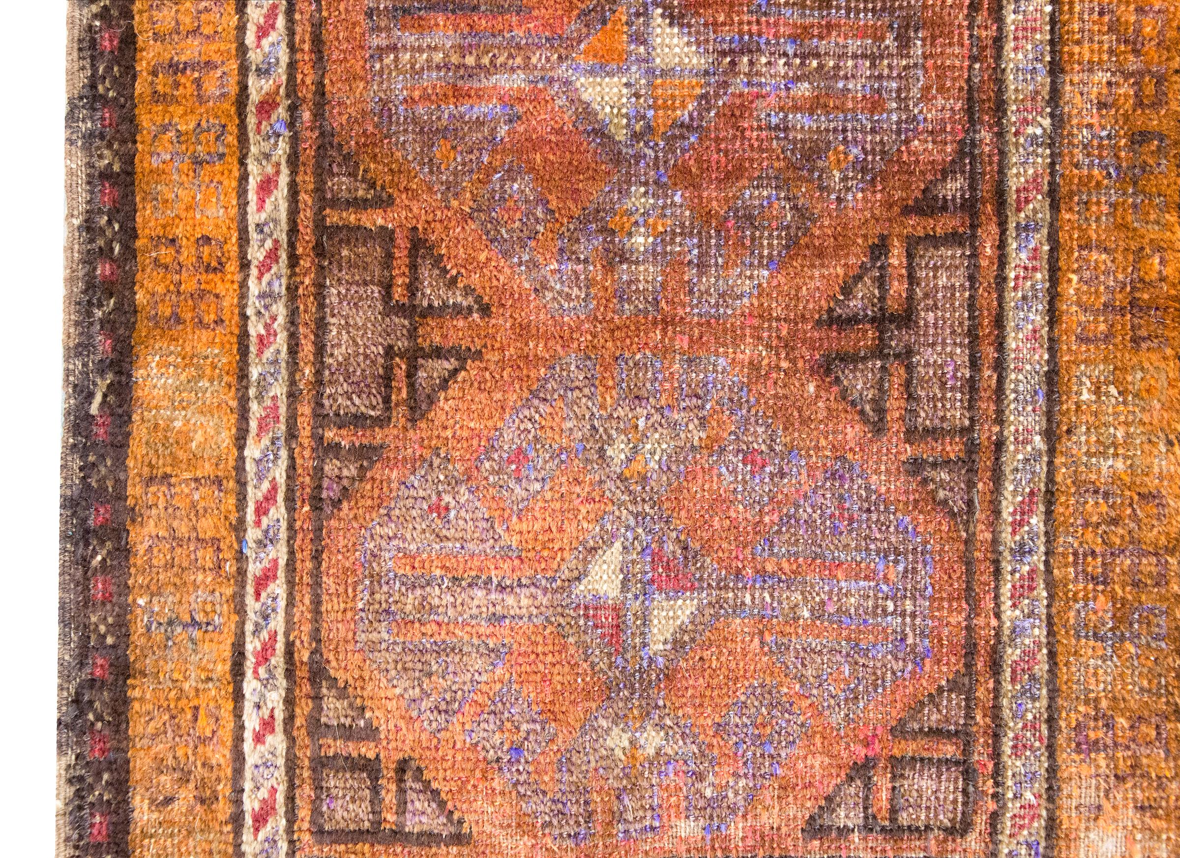 Tappeto persiano vintage Baluch In condizioni buone in vendita a Chicago, IL