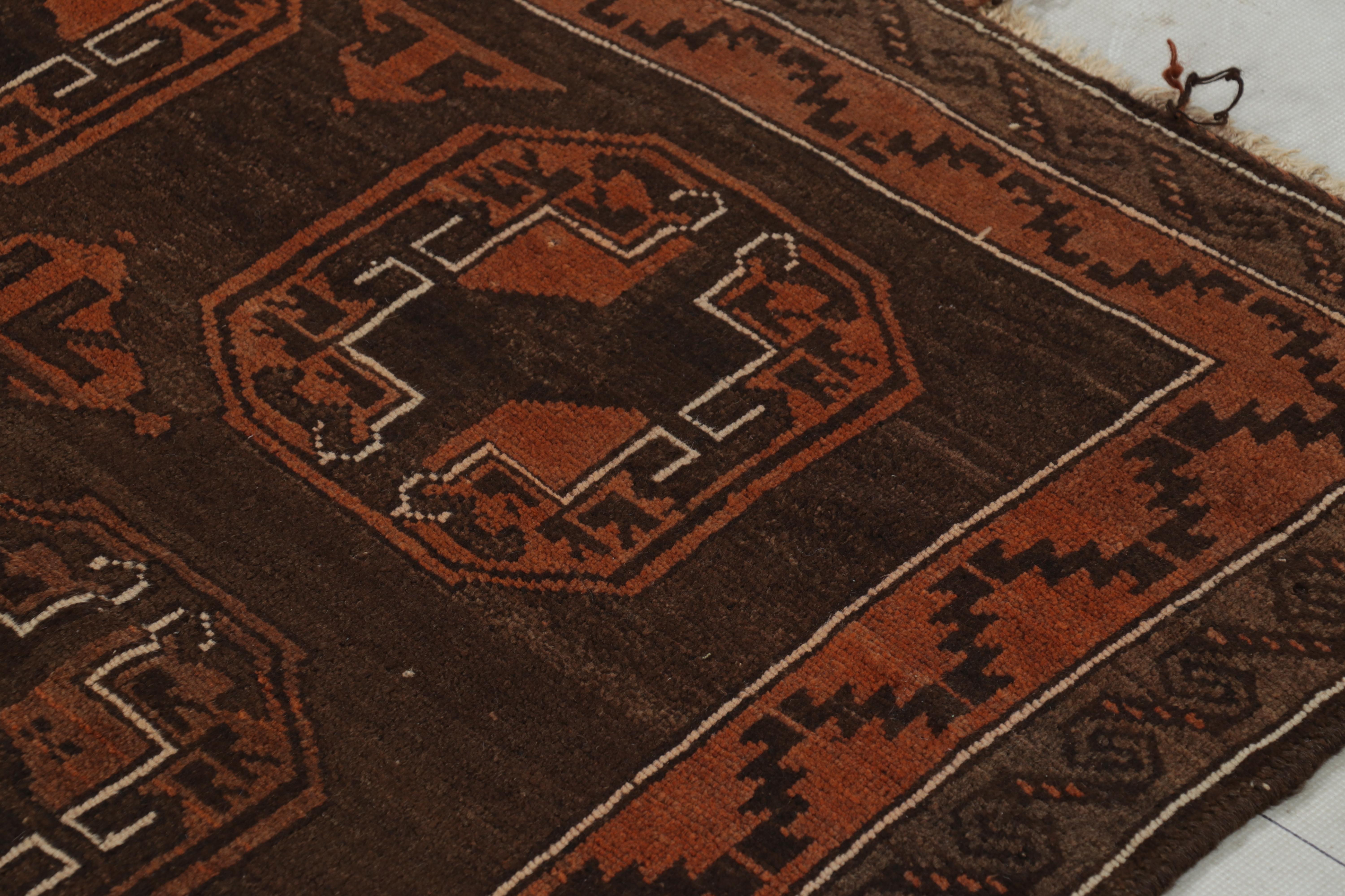 Alfombra Persa Baluch Vintage Marrón con Medallones Naranja, de Rug & Kilim en Bueno estado para la venta en Long Island City, NY
