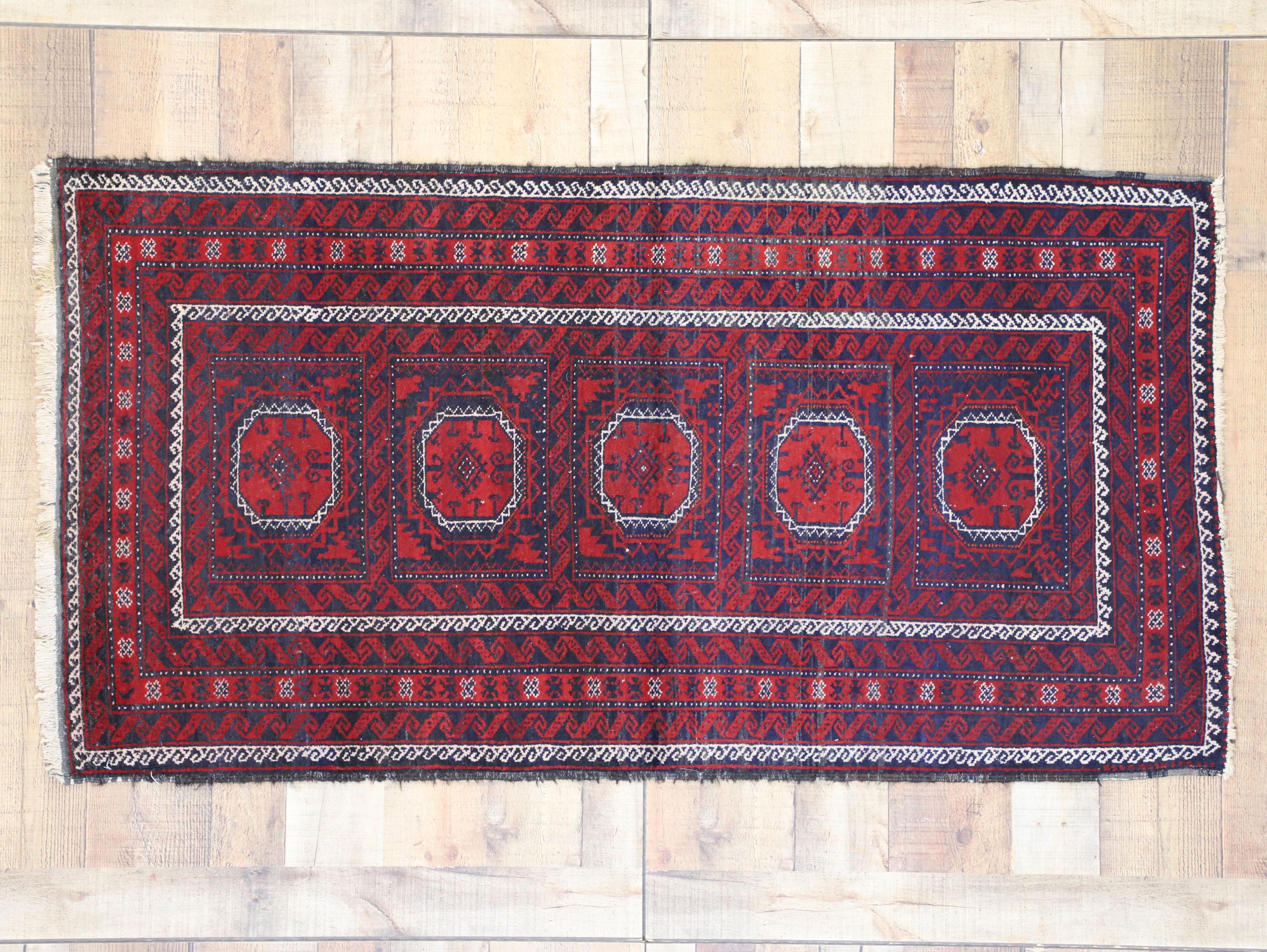 Laine Tapis persan vintage Baluch de style Jacobean et aux couleurs saturées en vente