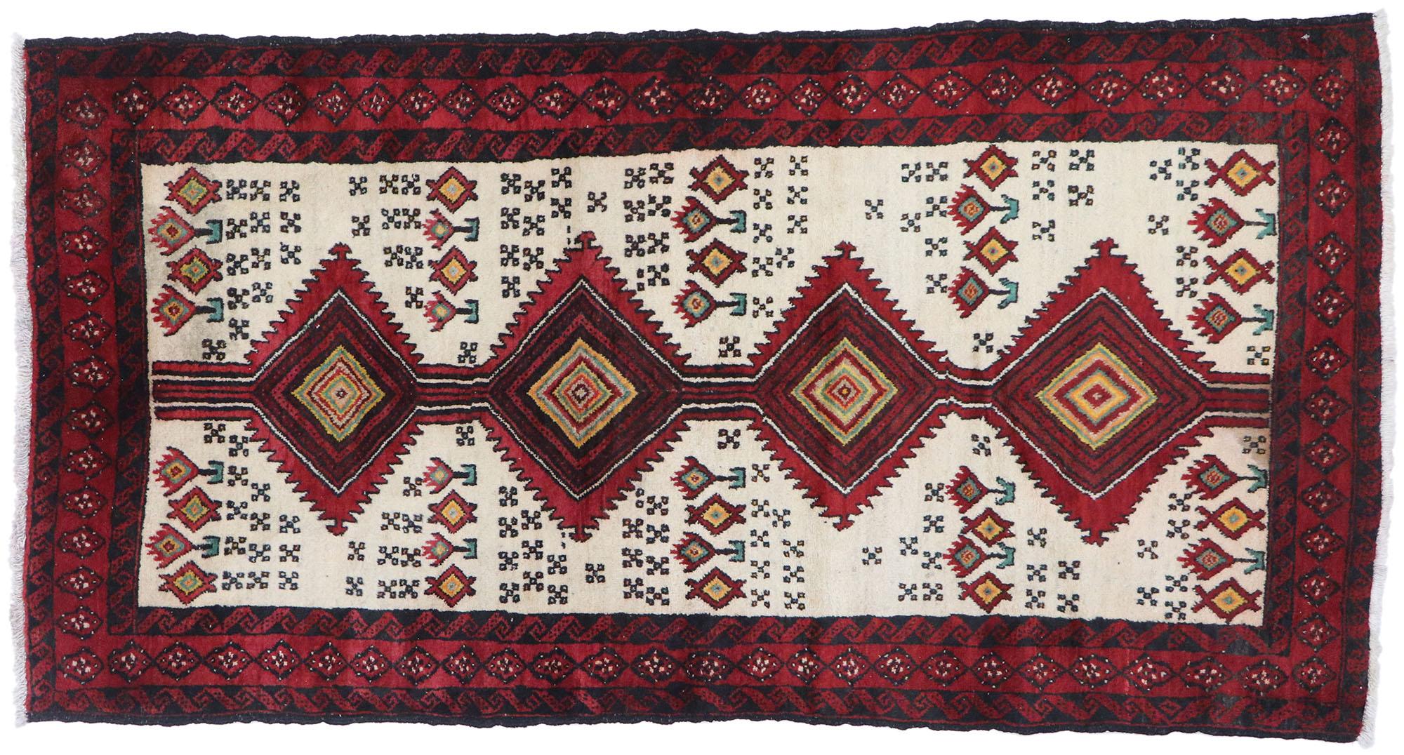 Tapis persan vintage en forme de baluchon de style tribal en vente 1
