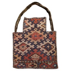 Vintage Persian Baluch Soumak Salzsack in Rot, Blau, Braun als Tribal Wandkunst