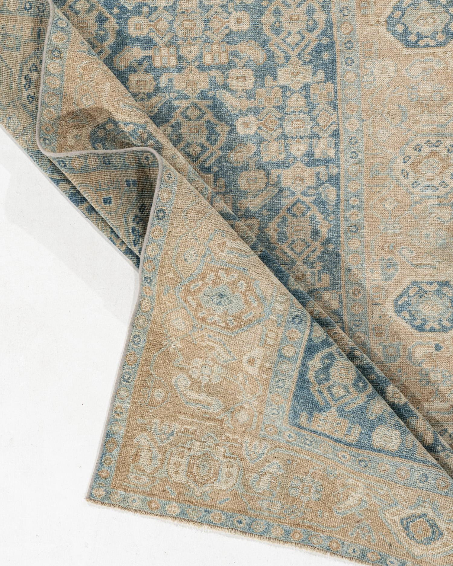 Tappeto persiano vintage Bidjar 4' X 7'6. Un delizioso tappeto persiano Bidjar annodato a mano. Rinomati per la loro superba maestria, l'artigianato e l'eccellente materiale, si distinguono per la loro base di lana pesante. Colori: